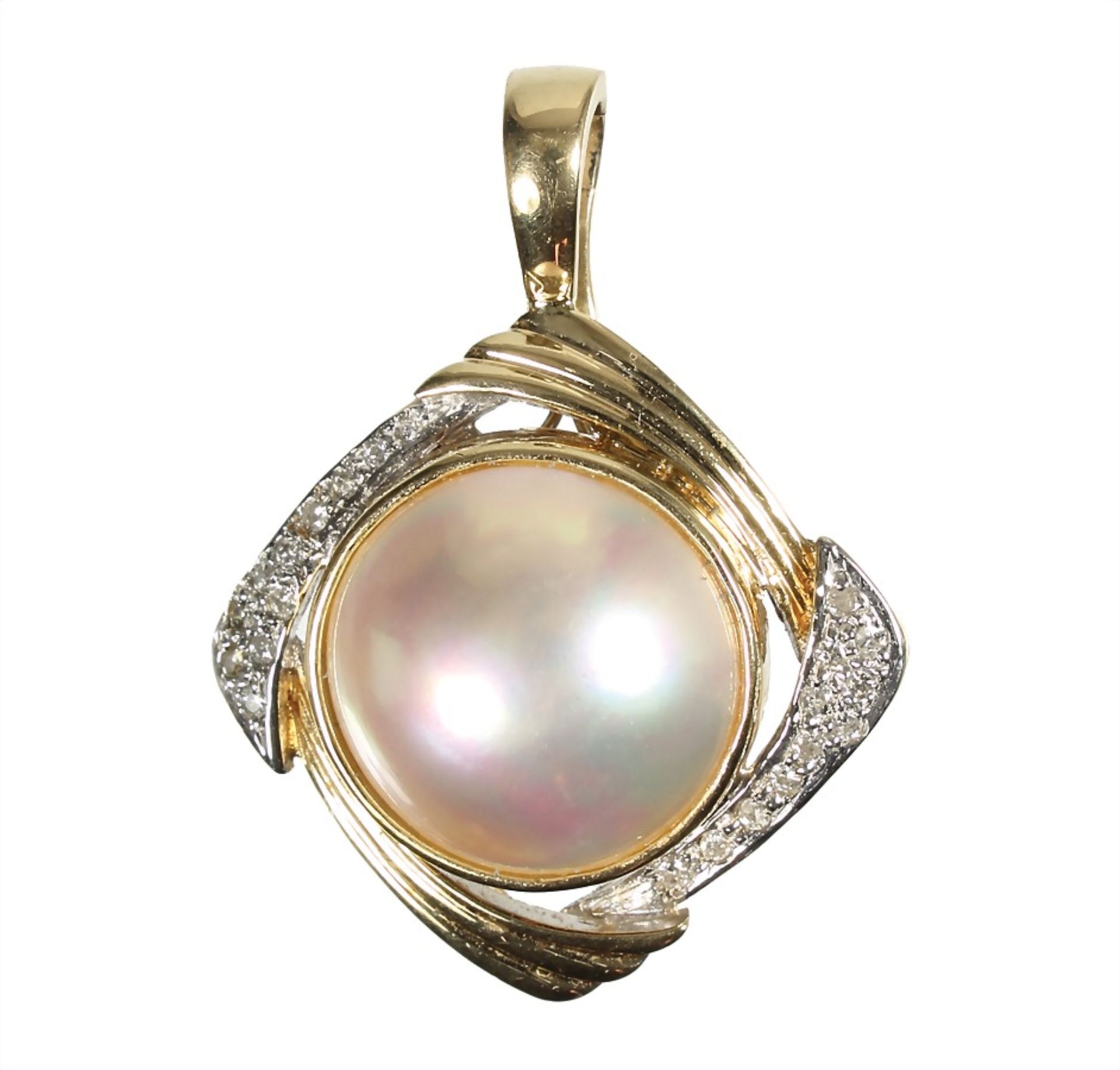 pendant, yelow gold 585/000, Mabe-pearl diameter = c. 14.3 mm, 22 brilliants c. 0. 15 ct white,