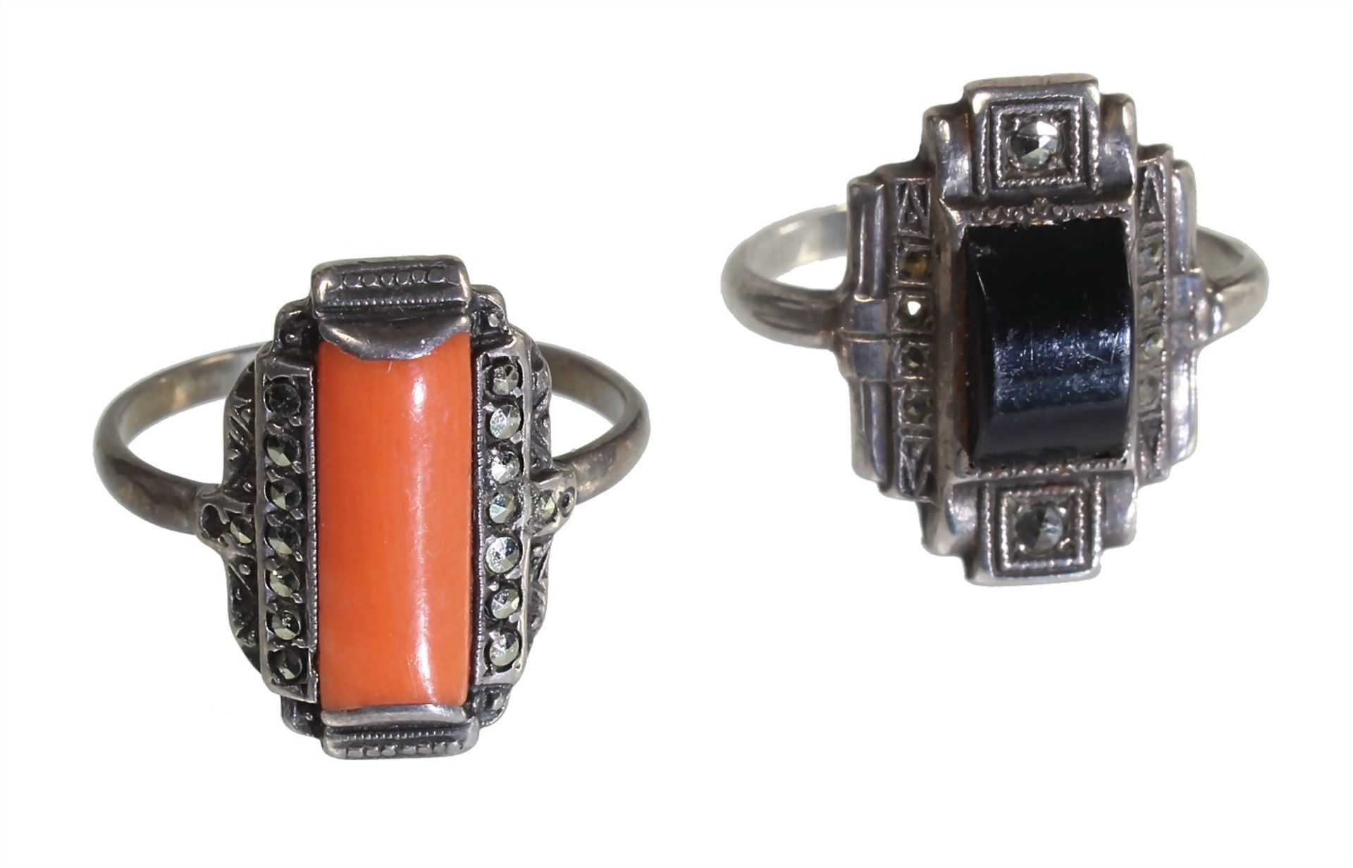 lot: rings, "ART-DECO" 1930/'40s, silver 830/000 and 935/000, 1 ring with central onyx, ring width