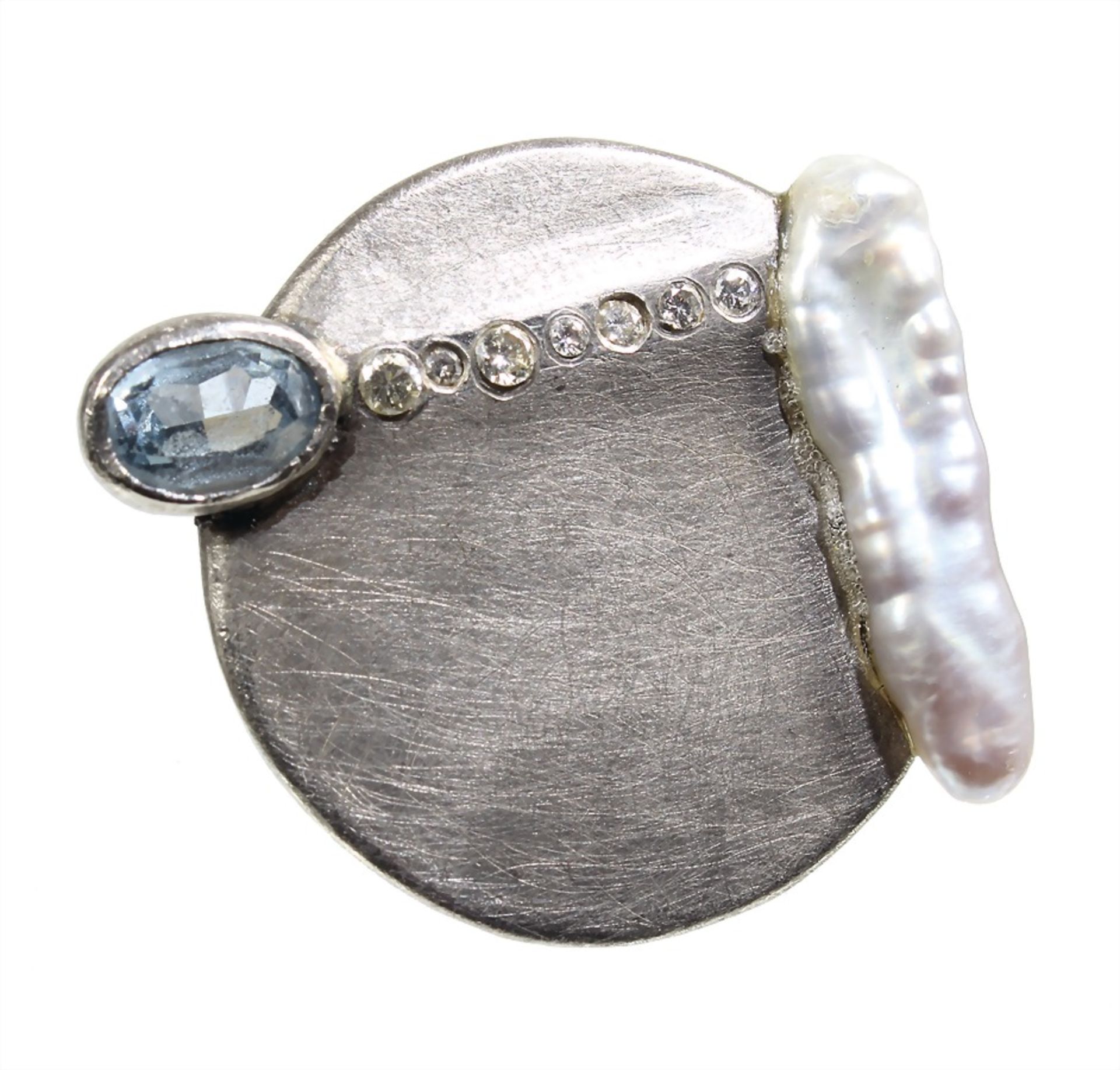 ring, silver (checked), 1 aquamarine c. 8 x 5.5 mm, elongated freshwater pearl, 7 brilliants c. 0.16