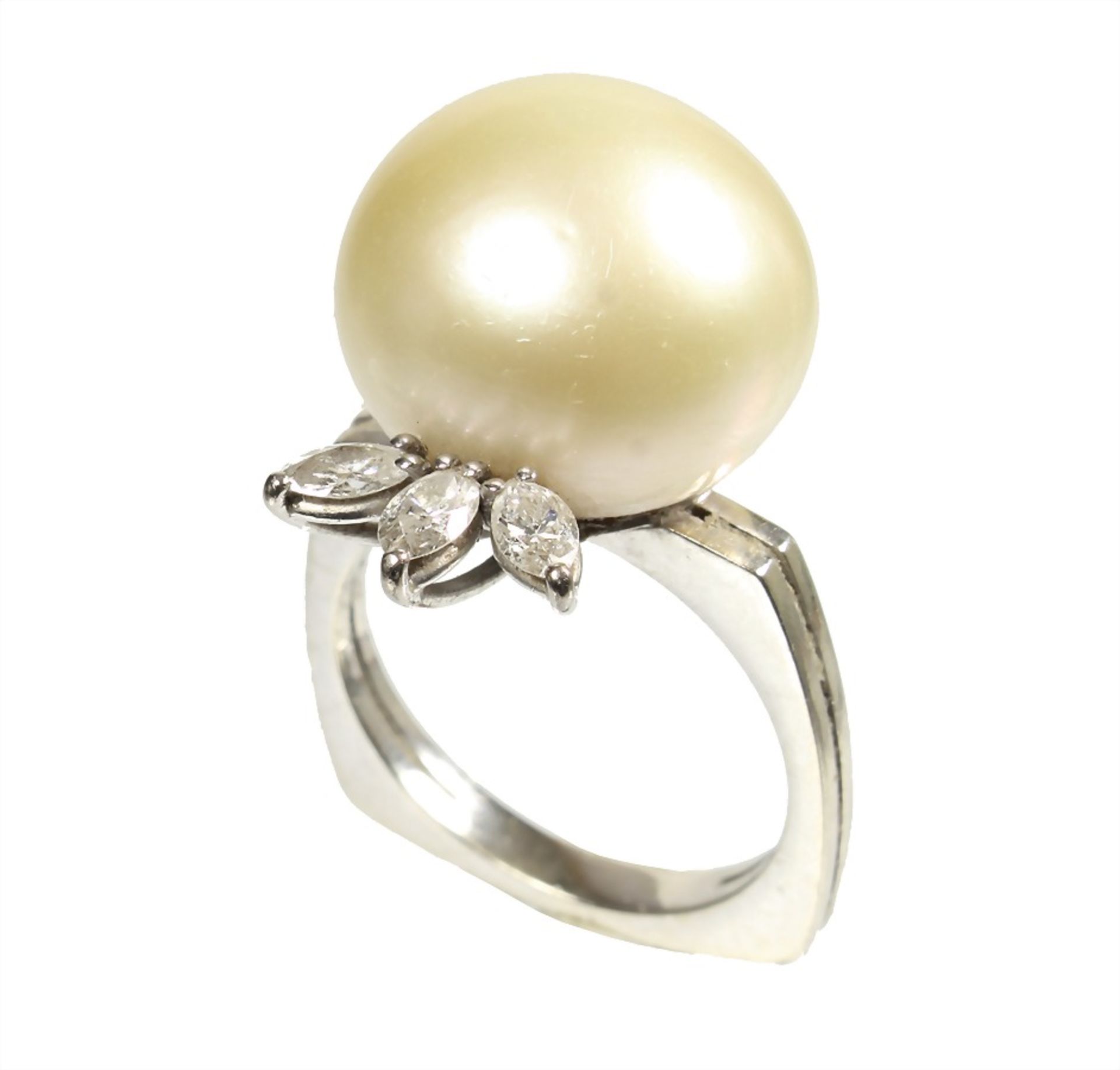 ring, white gold 750/000, signed HARDY, big South Sea pearl, diameter = c. 14.5 mm (slightly