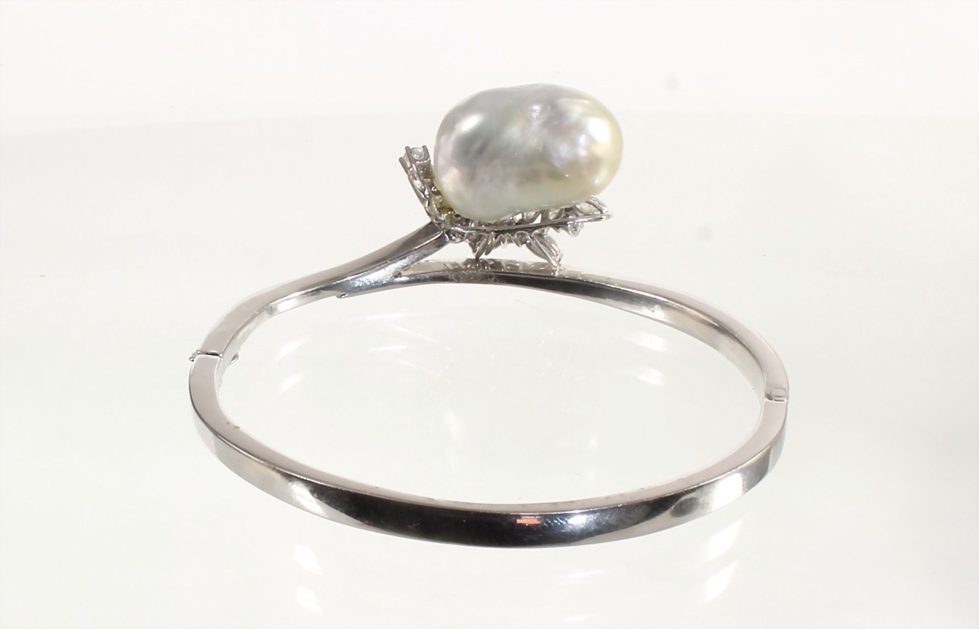 bracelet, white gold 750/000, South Sea pearl 21.6 , 8 brilliants c. 0.40 tw-vsi, 7 diamonds with - Bild 3 aus 3