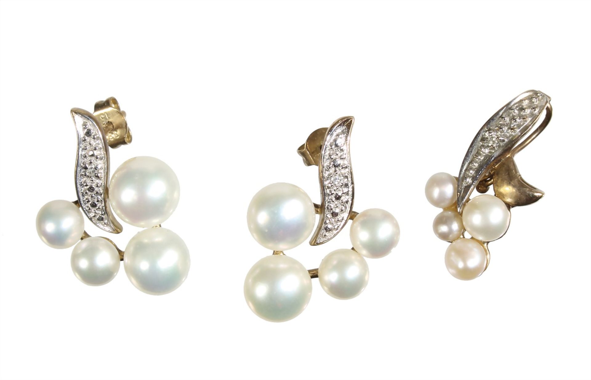 lot bead jewelry: yelow gold 333/000, freshwater pearls with white stones, a  pair of studs height =