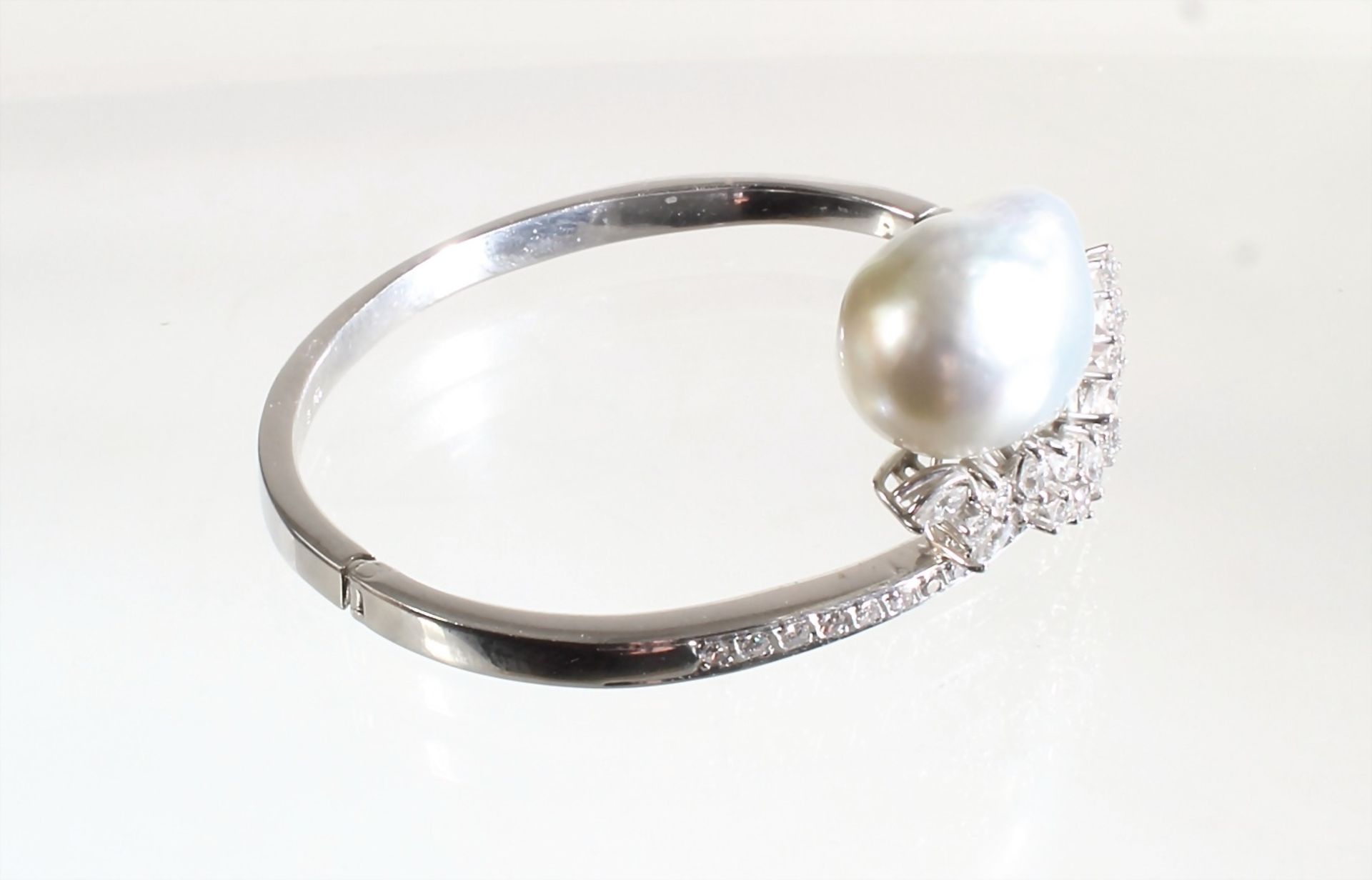 bracelet, white gold 750/000, South Sea pearl 21.6 , 8 brilliants c. 0.40 tw-vsi, 7 diamonds with - Bild 2 aus 3