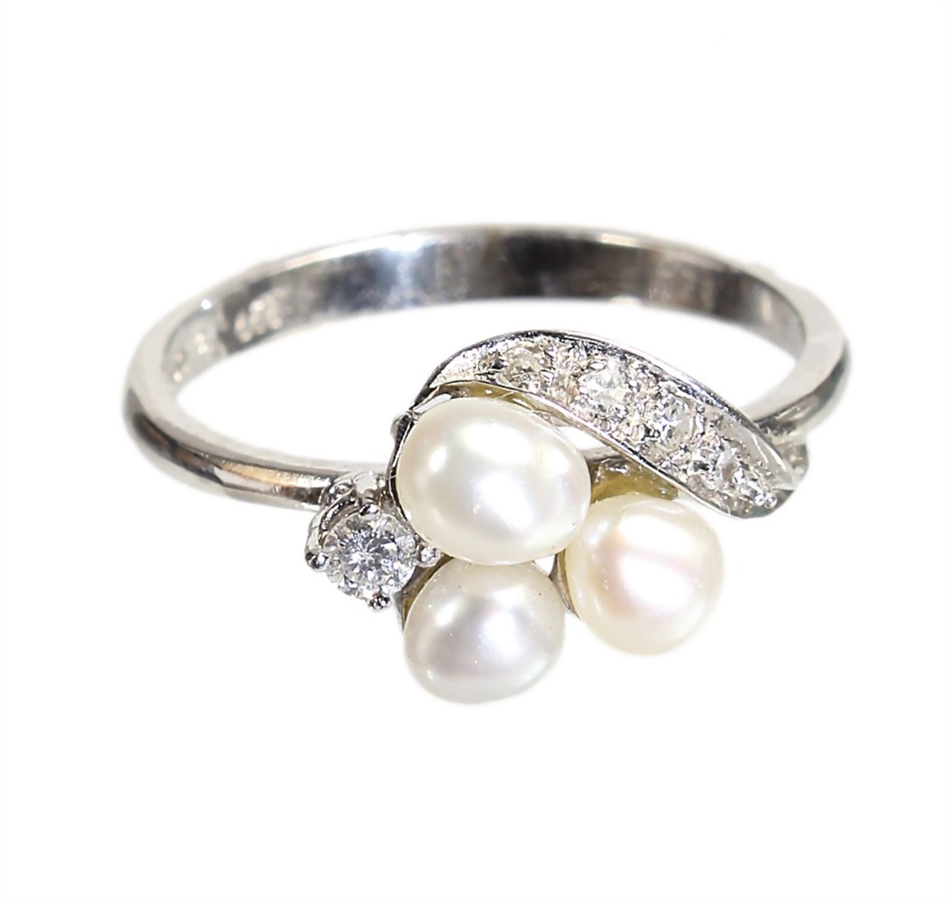 ring, white gold 585/000, 1 brilliants, 4 pieces 8/8 diamonds c. 0.09 ct white, 3 freshwater pearls,