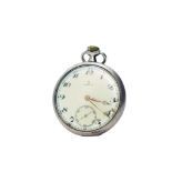 An Omega silver pocket watch. No guarantee of the funtion of the clock work. Diameter: 4,7 cm.