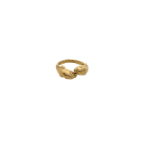 A 14K gold ring with dolphins. Approx: 5 gr