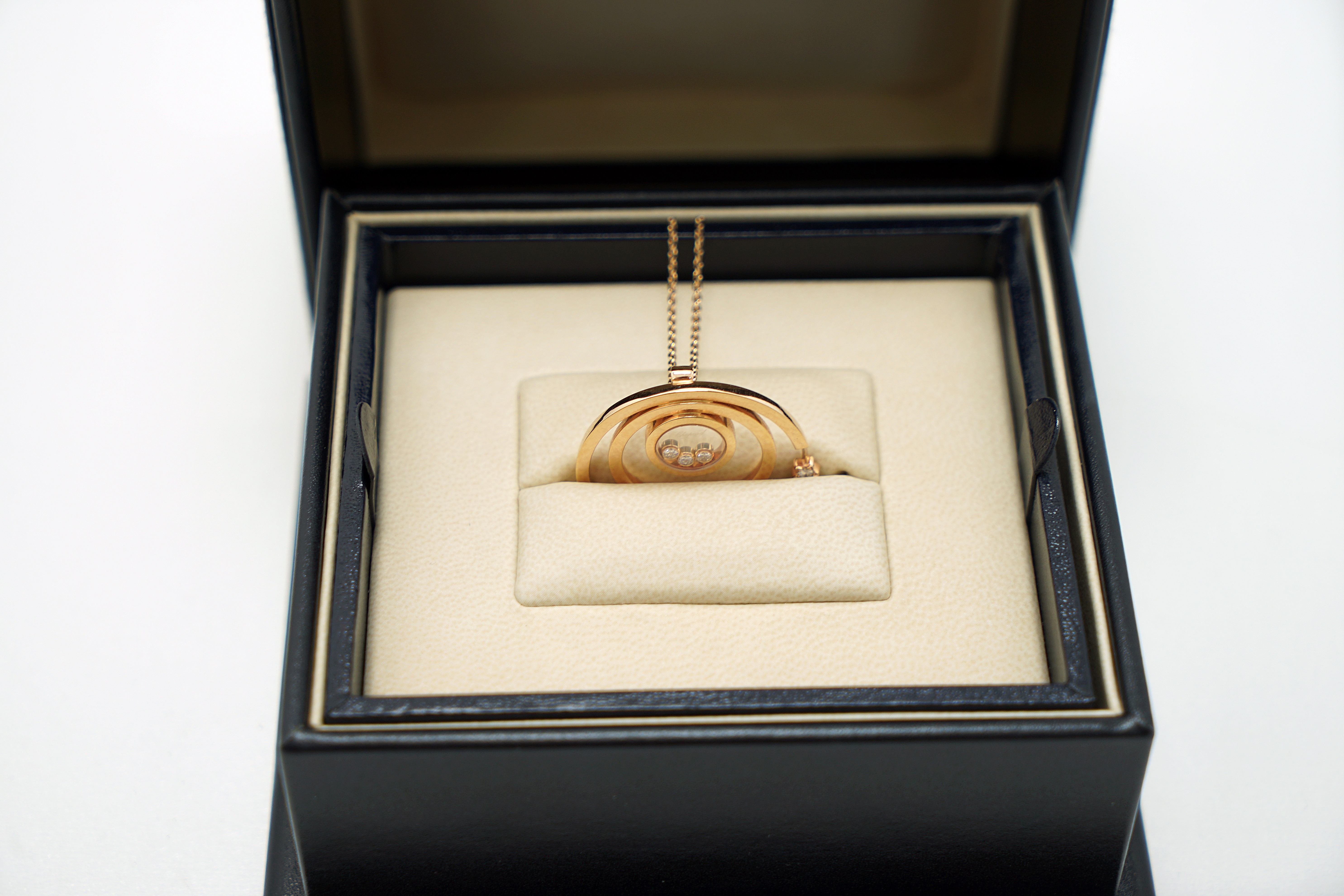 A Lady's Chopard 18K Rose Gold , Happy Diamonds pendant - Image 4 of 9