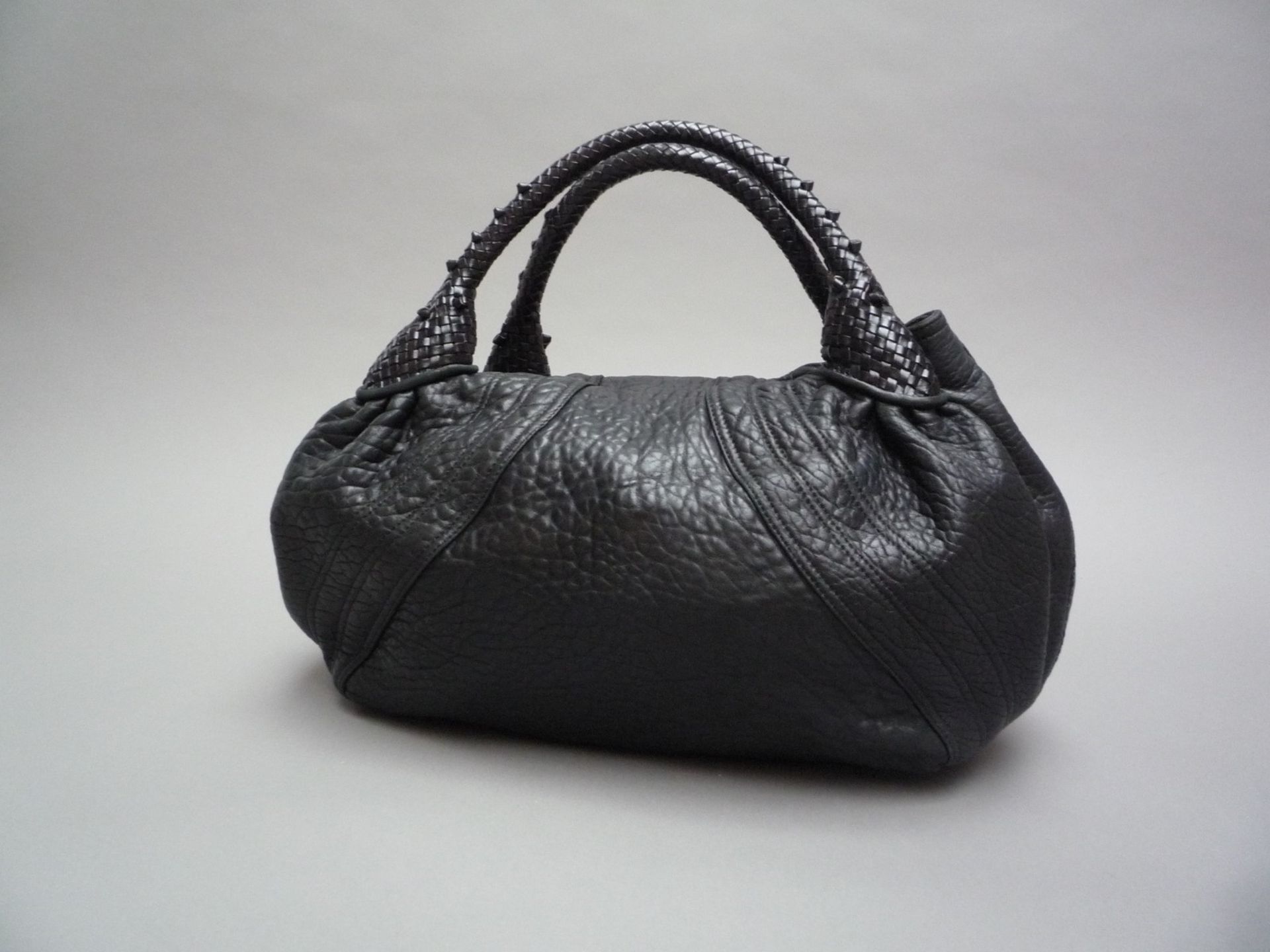 FENDI - SAC "SPY" porté épaule en veau noir grainé et cuir frappé noir , et [...] - Bild 2 aus 2