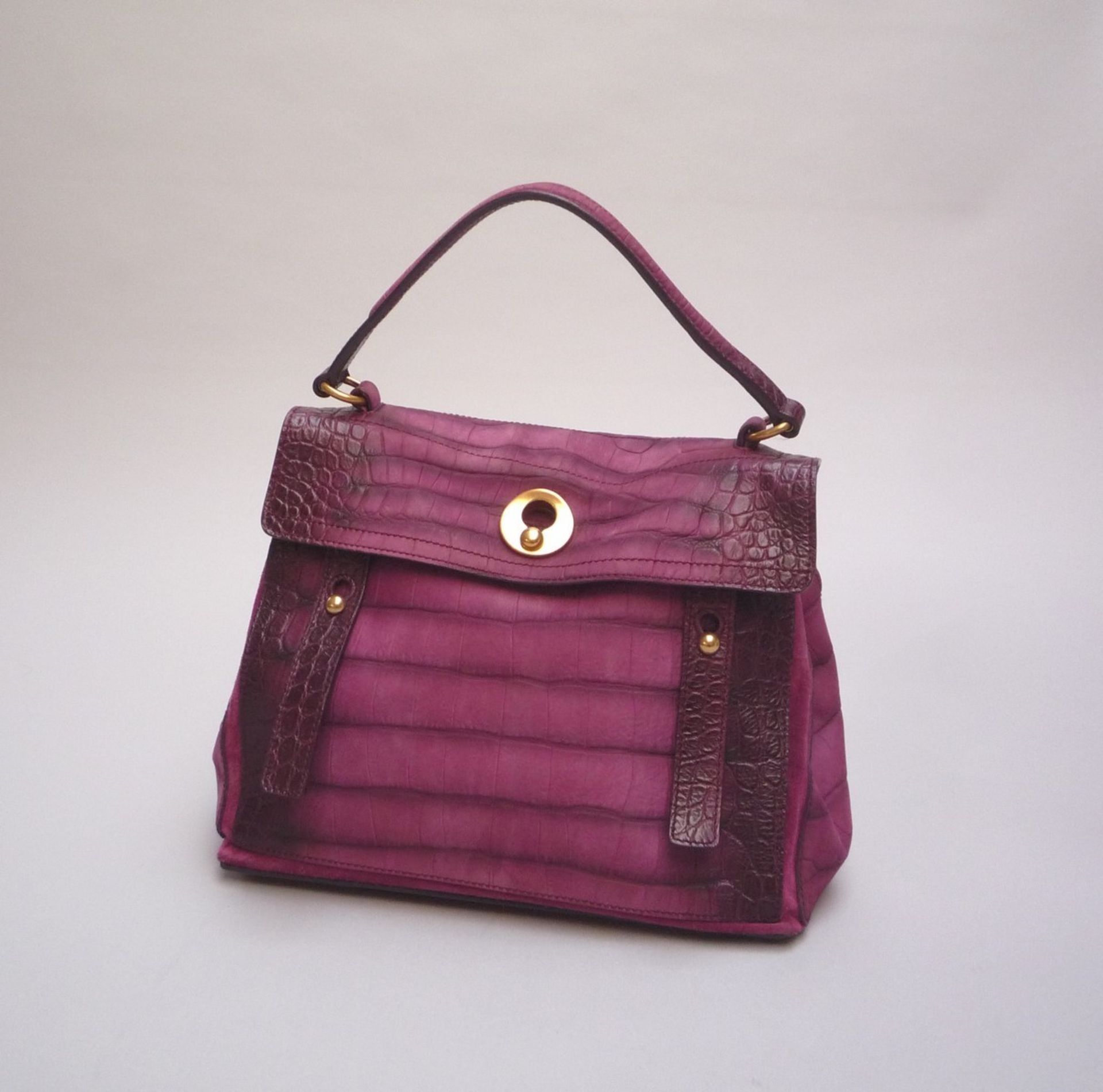 YVES SAINT LAURENT - SAC MUSE en cuir violet impression python. Signé. Parfait [...]