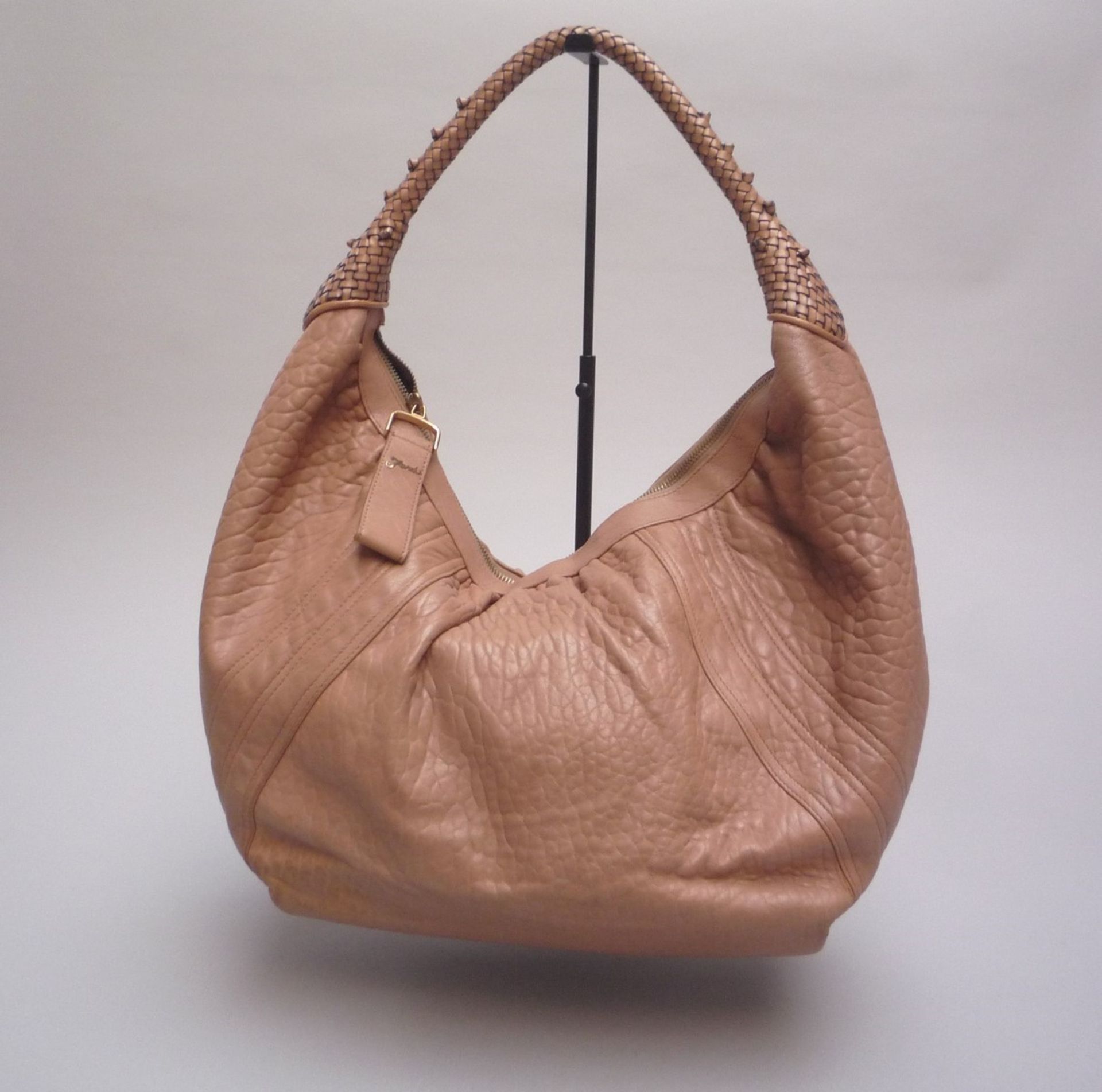 FENDI - GRAND SAC "SPY" en cuir grainé rose saumon, fermeture éclair, poignée en [...] - Bild 2 aus 2