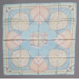 HERMES - FOULARD carré en soie, modèle "Spinnakers", signé (Etat neuf) .87 x 87 cm -