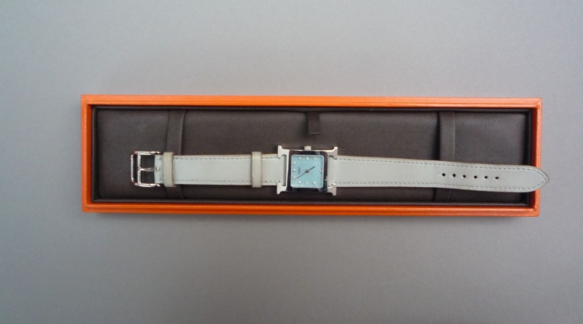 HERMES PARIS - MONTRE HEURE H , montre-bracelet de dame en acier. Signée [...] - Bild 6 aus 7