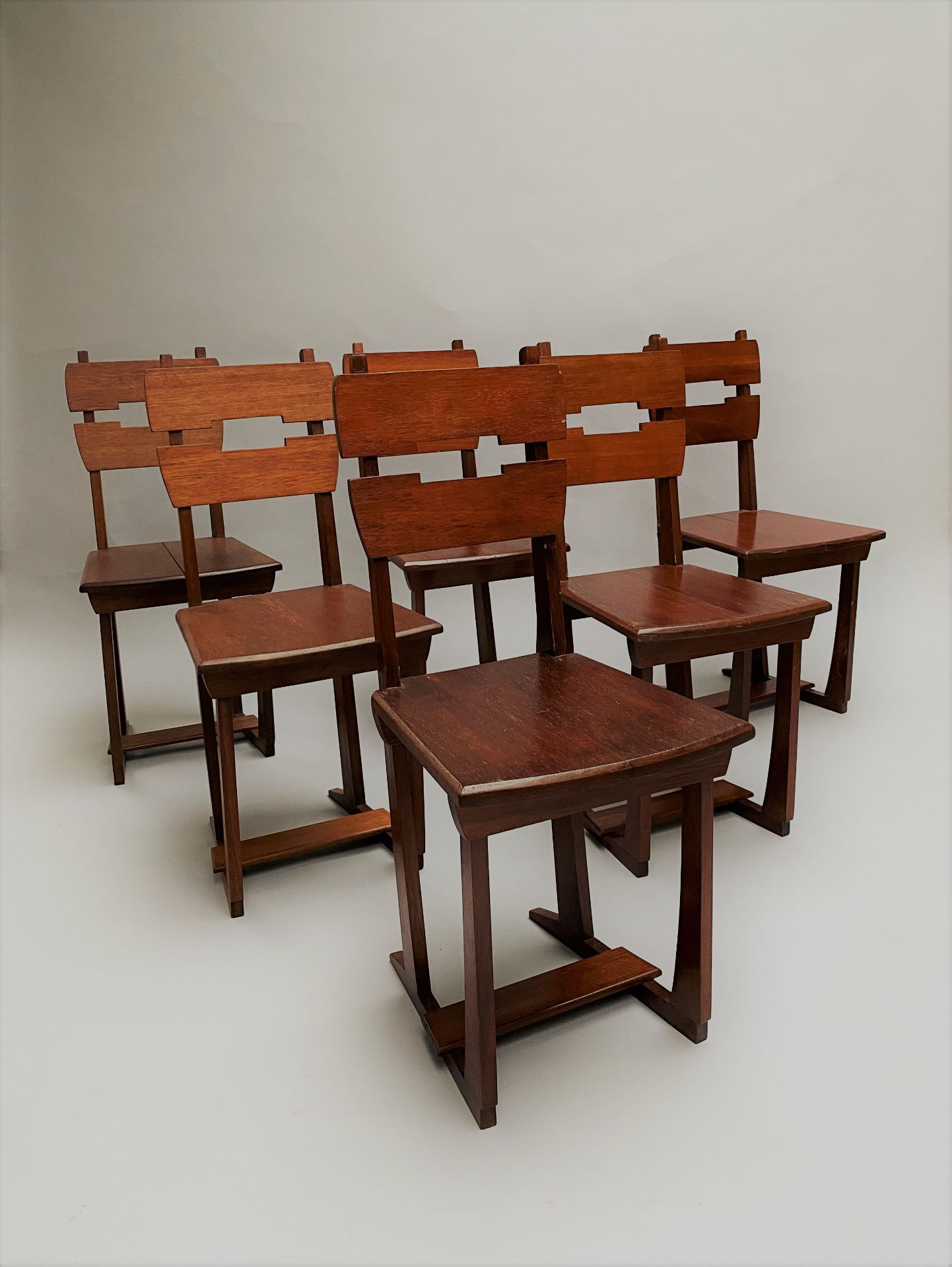 GUSTAVE SERRURIER-BOVY (1858-1910) - Ensemble de 6 chaises en bois de padouk. [...]