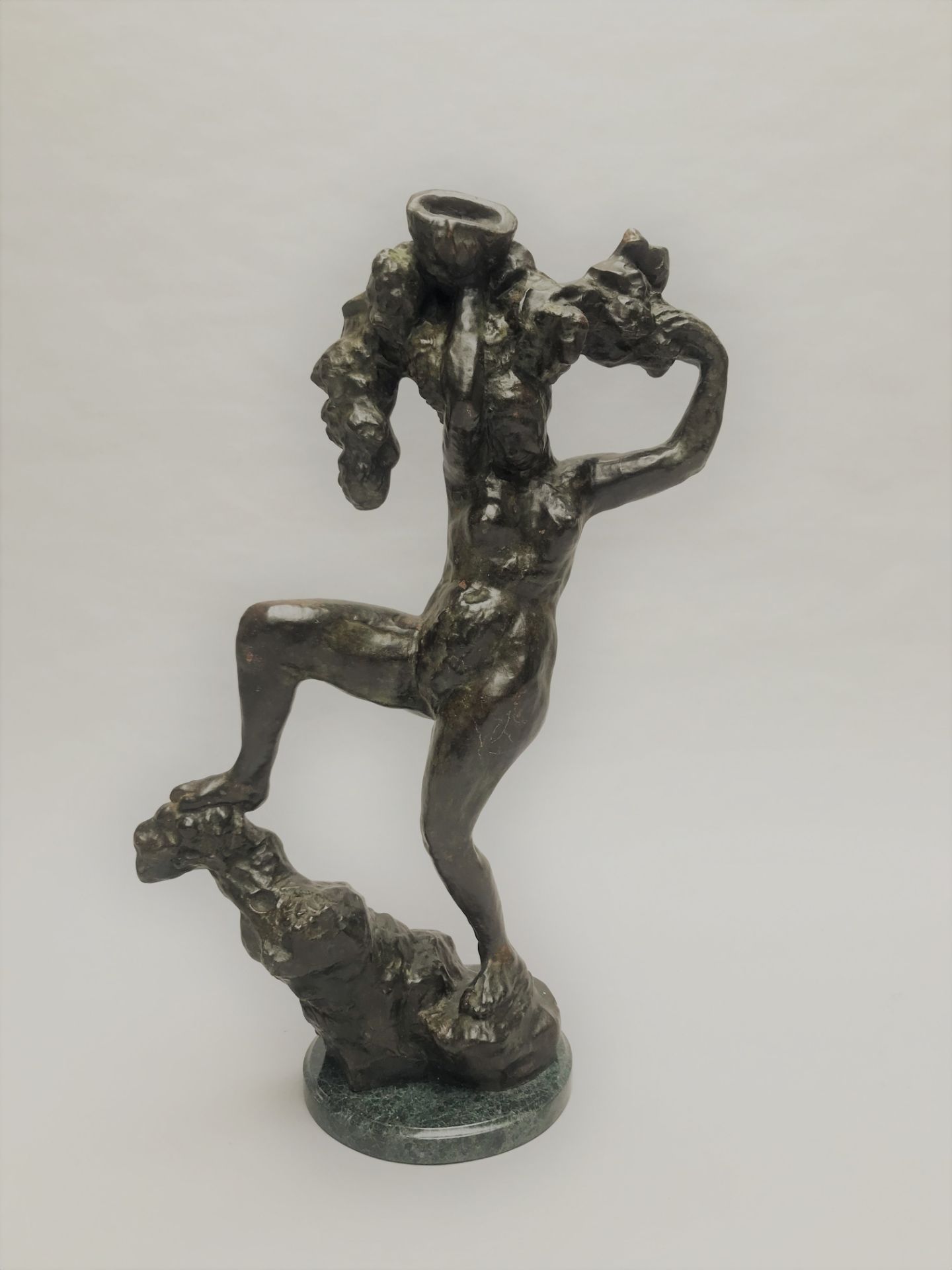 Emile Antoine BOURDELLE (1861-1929) - Bacchante aux raisins, ventre non lisse, dite [...] - Bild 2 aus 3