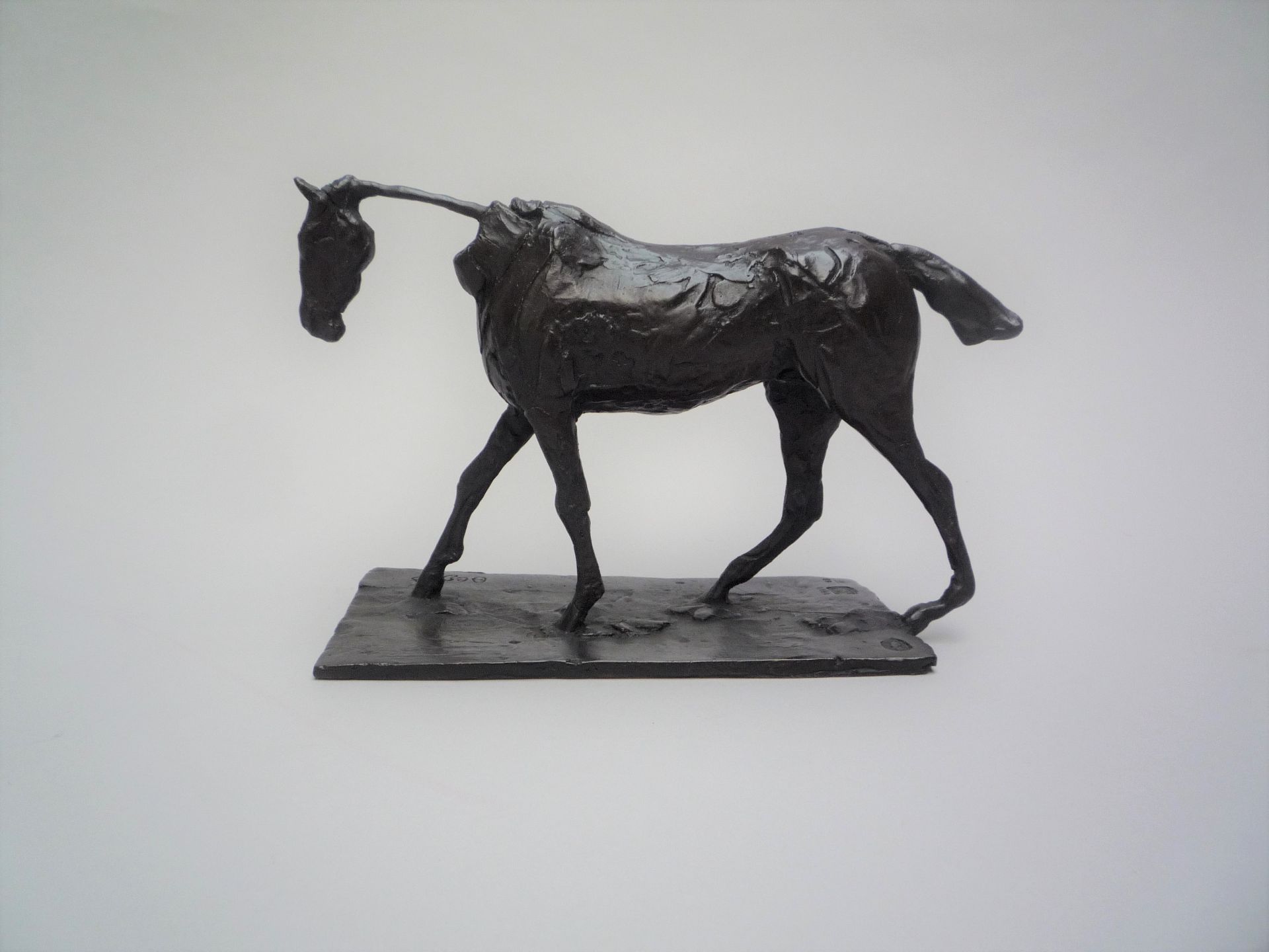 Edgar DEGAS (1834-1917), D'Après - Cheval de pur sang marchant au pas - Bronze à [...]