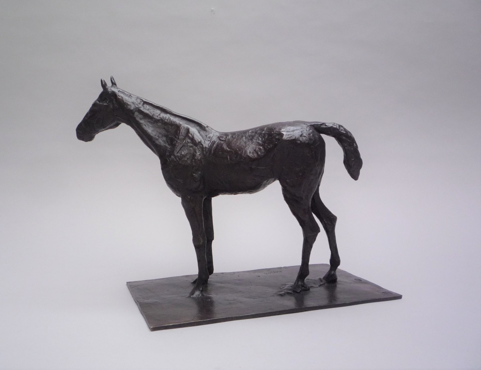 Edgar DEGAS (1834-1917), D'Après - Cheval arrêté - Bronze à patine brune [...] - Bild 3 aus 3