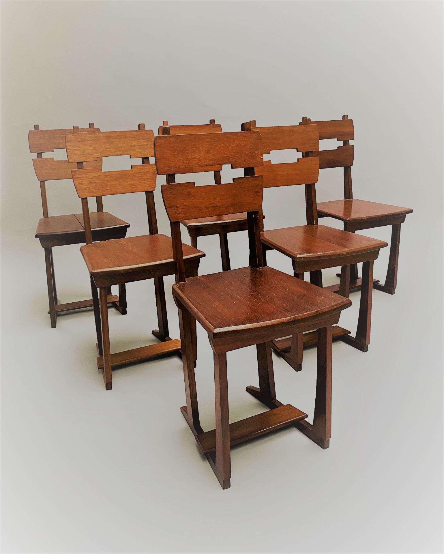 GUSTAVE SERRURIER-BOVY (1858-1910) - Ensemble de 6 chaises en bois de padouk. [...]