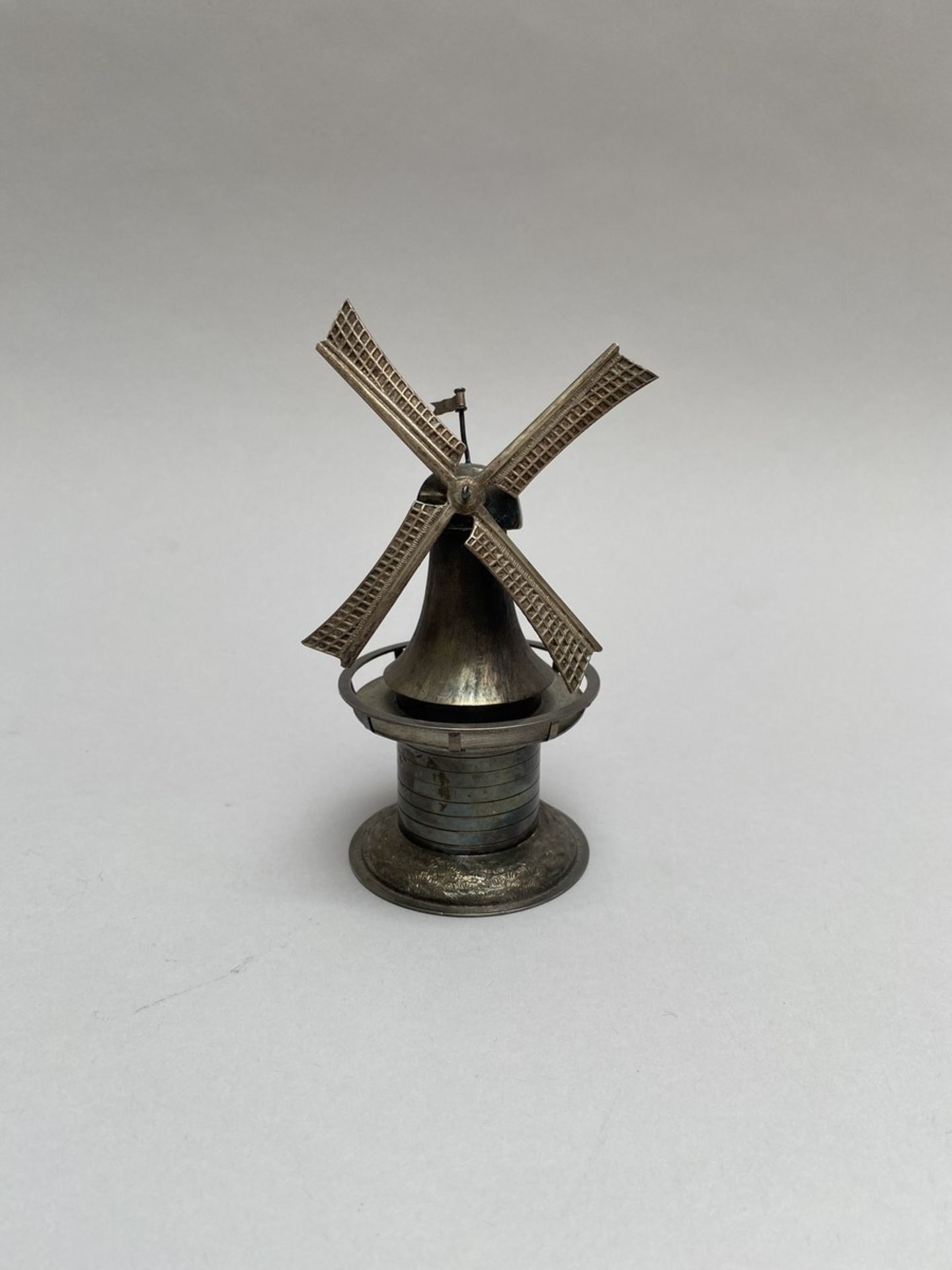Boîte à épices en forme de moulin à vent - Pologne, c. 1920 - Haut. :13 cm - [...] - Image 2 of 2