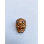 JAPON - XIXe siècle - Netsuke en bois laqué, en forme de masque de théâtre de [...]