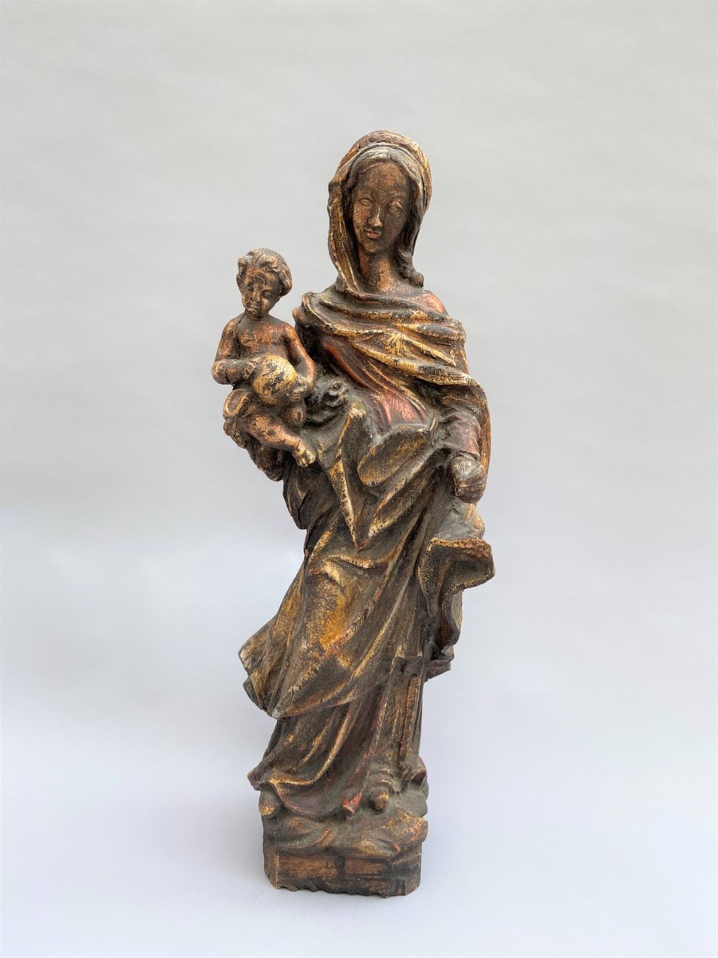 VIERGE à l'Enfant en bois sculpté en ronde-bosse. - XVIIIe siècle. - Haut. : 53 cm - - Image 3 of 4