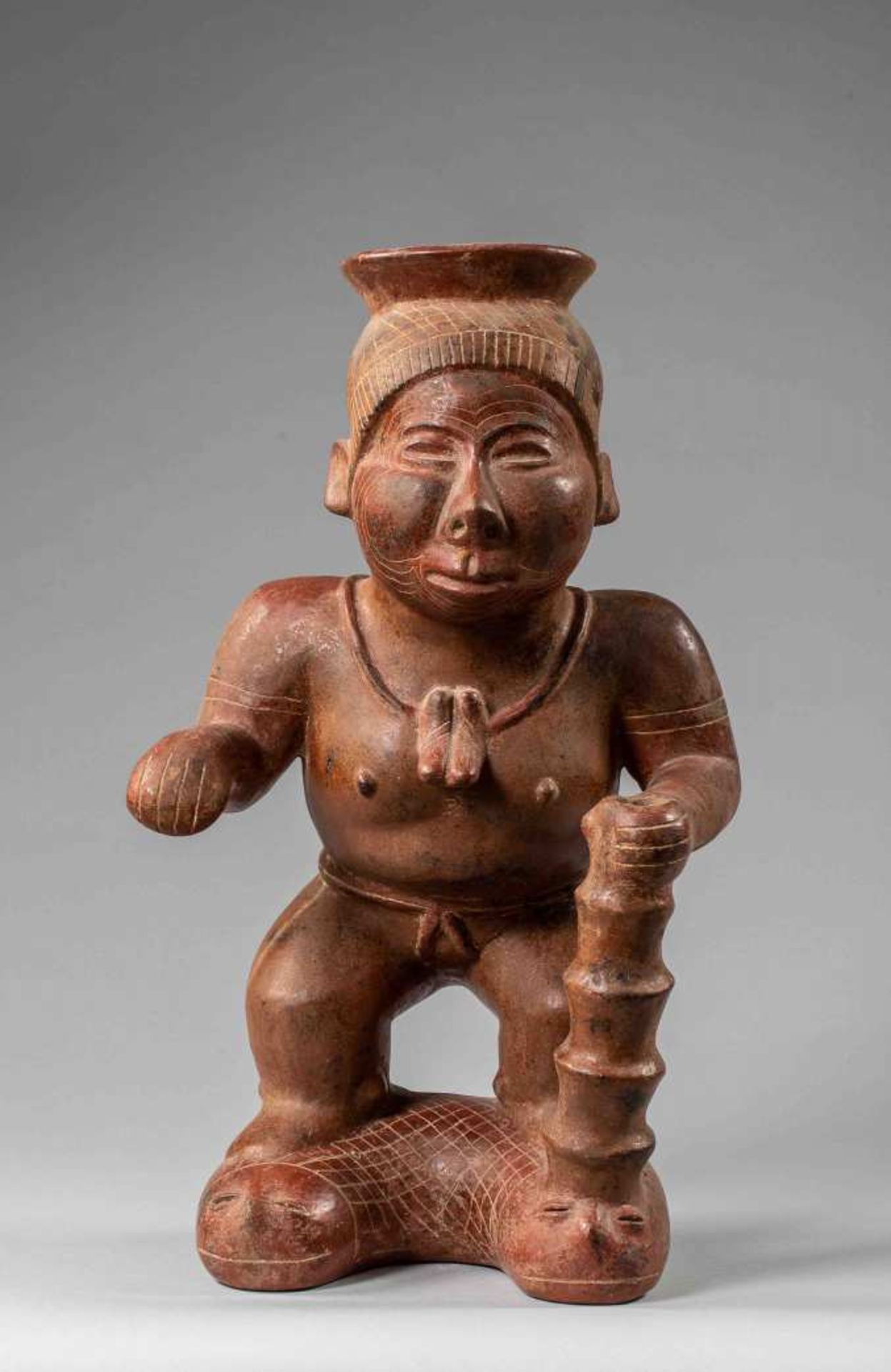 Chamane - Mexique En terre cuite vernissée ocre rouge, représentant la figuration d'un chamane