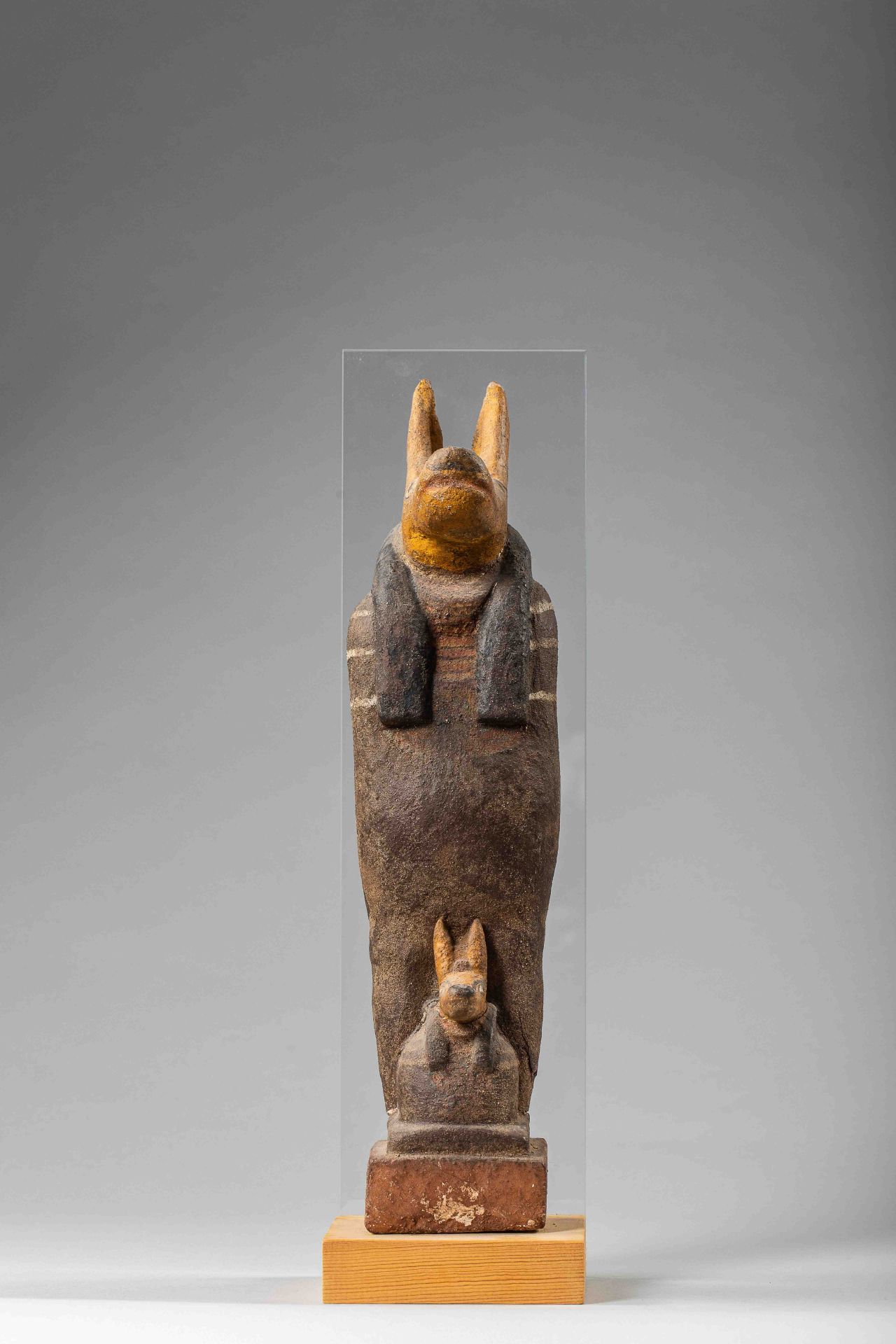 Anubis - Egypte En stuc polychrome représentant le dieu funéraire égyptien à [...] - Image 5 of 5