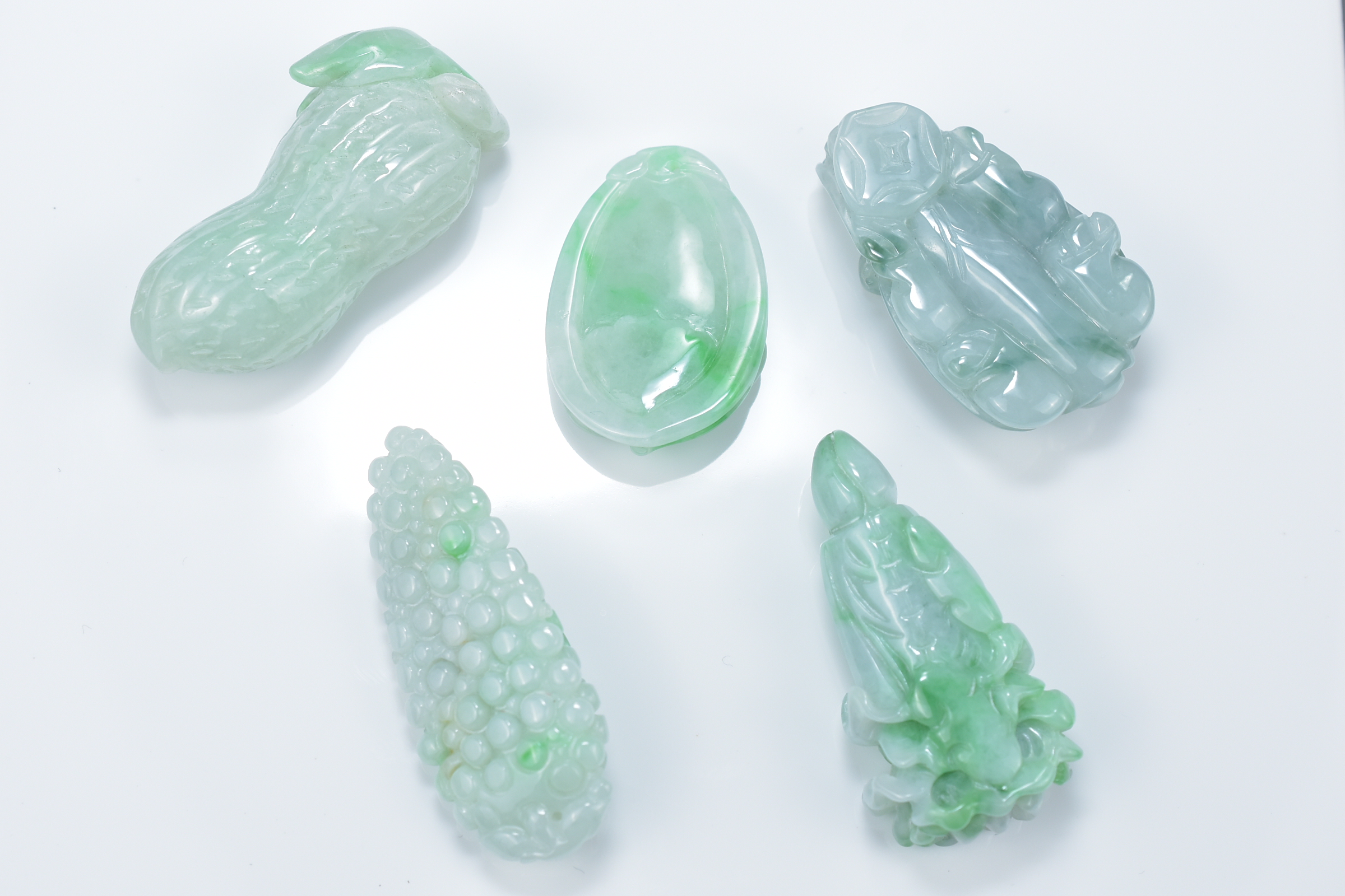 Five Chinese jadeite / jade pendants. A peanut, cabbage, corn, peach and animal. Approx. 4cm length - Image 2 of 2