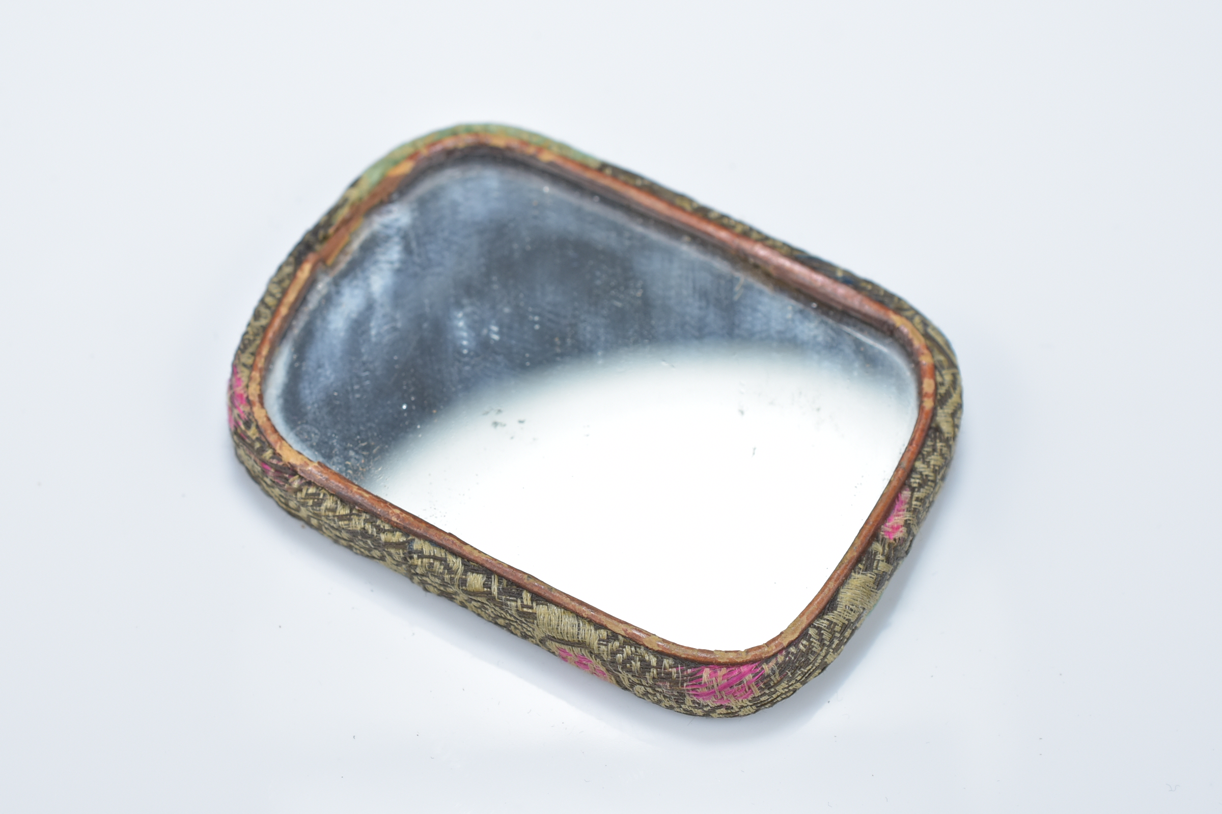 A Chinese late Qing dynasty pocket mirror with painted pierced ivory panel decorated with children p - Image 4 of 5