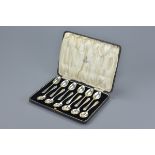 An original boxed set of English Sterling silver 1943 London tea spoons. Silver weight 130 grams
