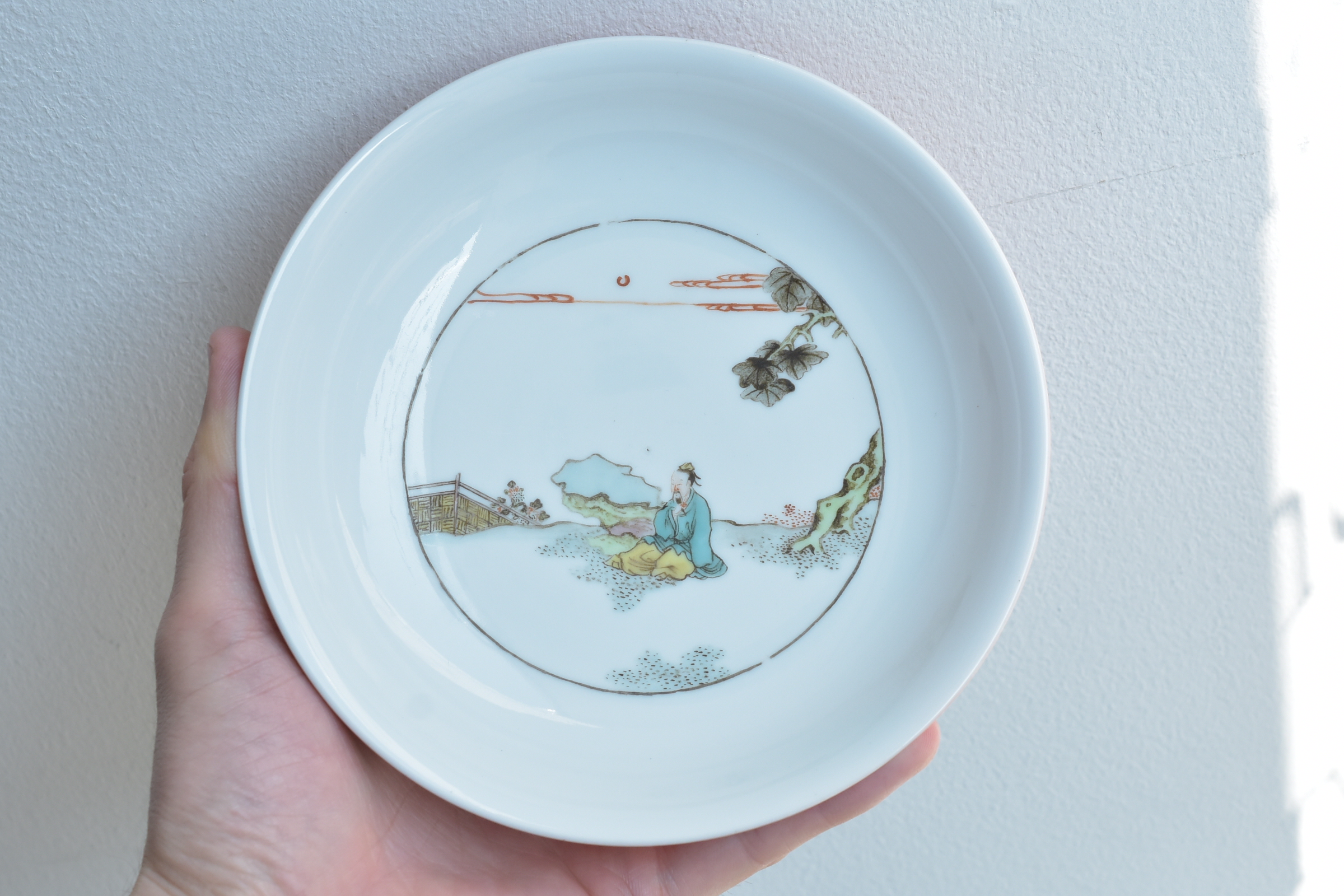 A Chinese 18/19th Famille Rose porcelain dish. Interior painted with a seated Scholar figure, coral - Image 6 of 15