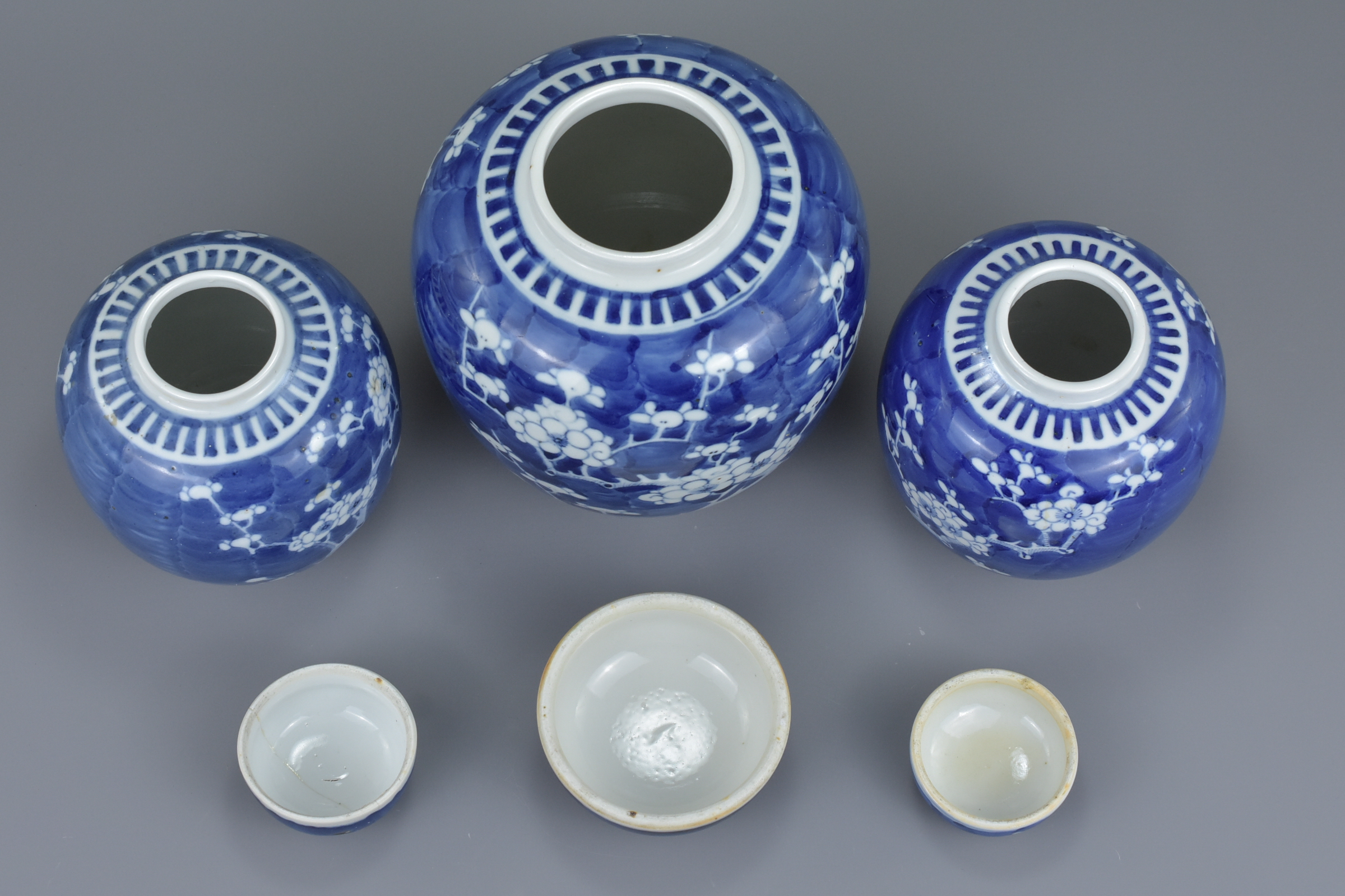 Three Chinese 19th century blue and white porcelain prunus ginger jars with covers. 16Cm to 21cm tal - Image 3 of 5