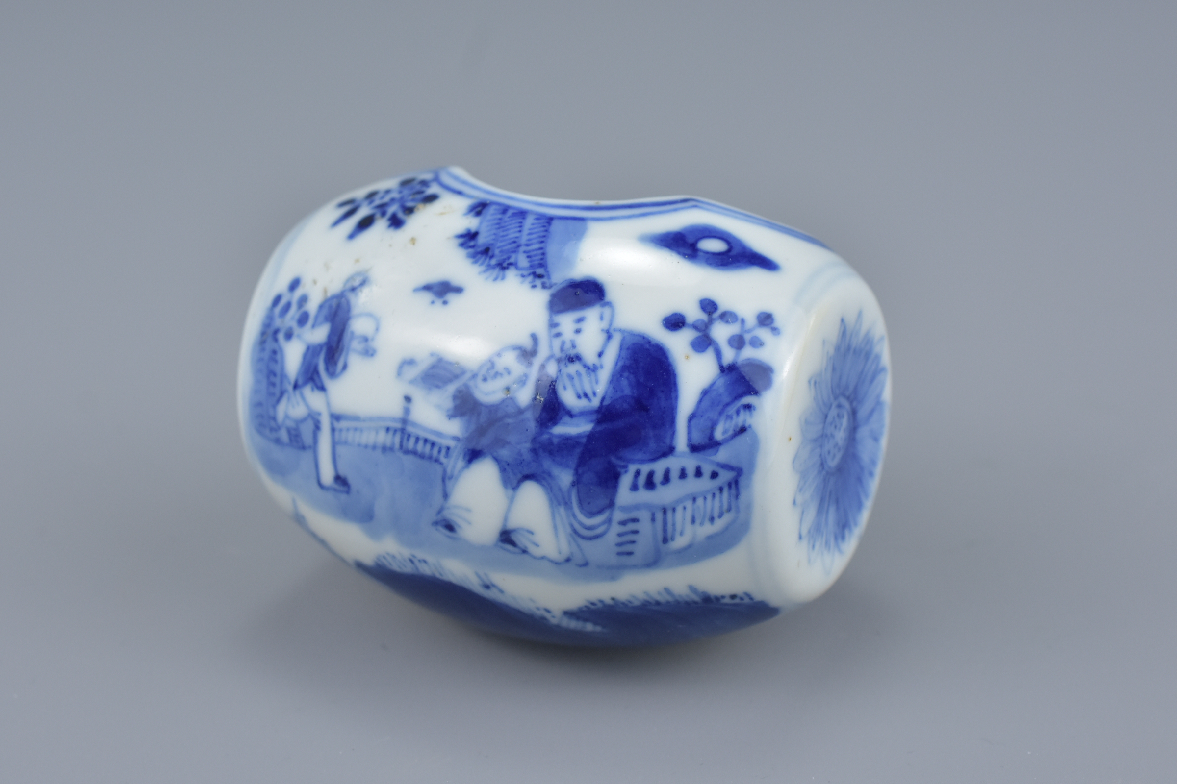 Two Chinese 19th Century blue and white porcelain bird feeders - Image 5 of 8