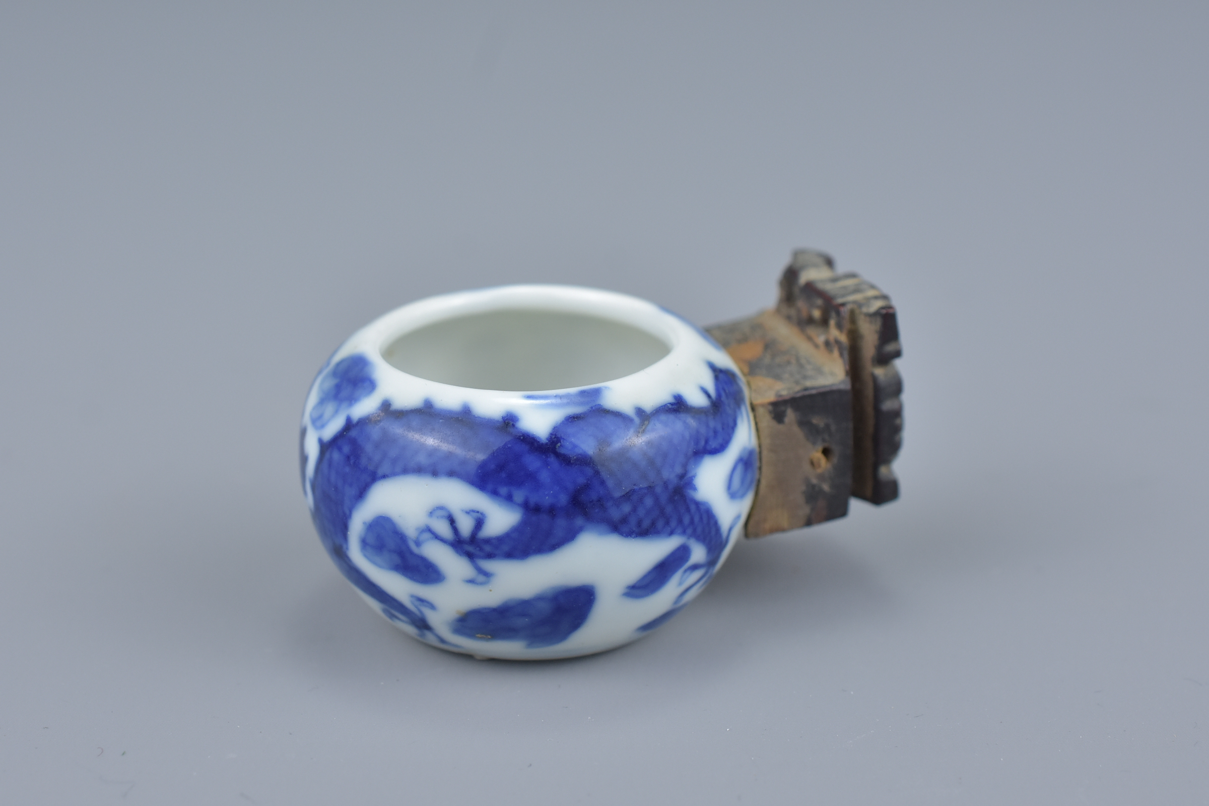 Two Chinese 19th Century blue and white porcelain bird feeders - Image 3 of 8