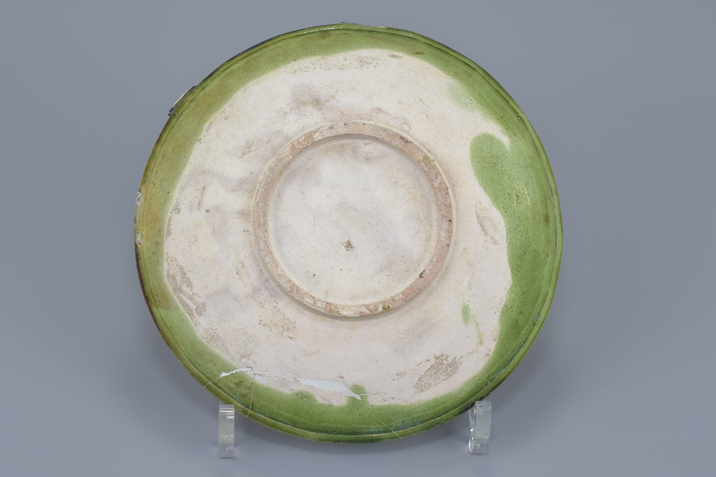 A Chinese Liao dynasty Sancai glazed shallow dish with molded floral decoration. 17cm diameter - Image 2 of 4