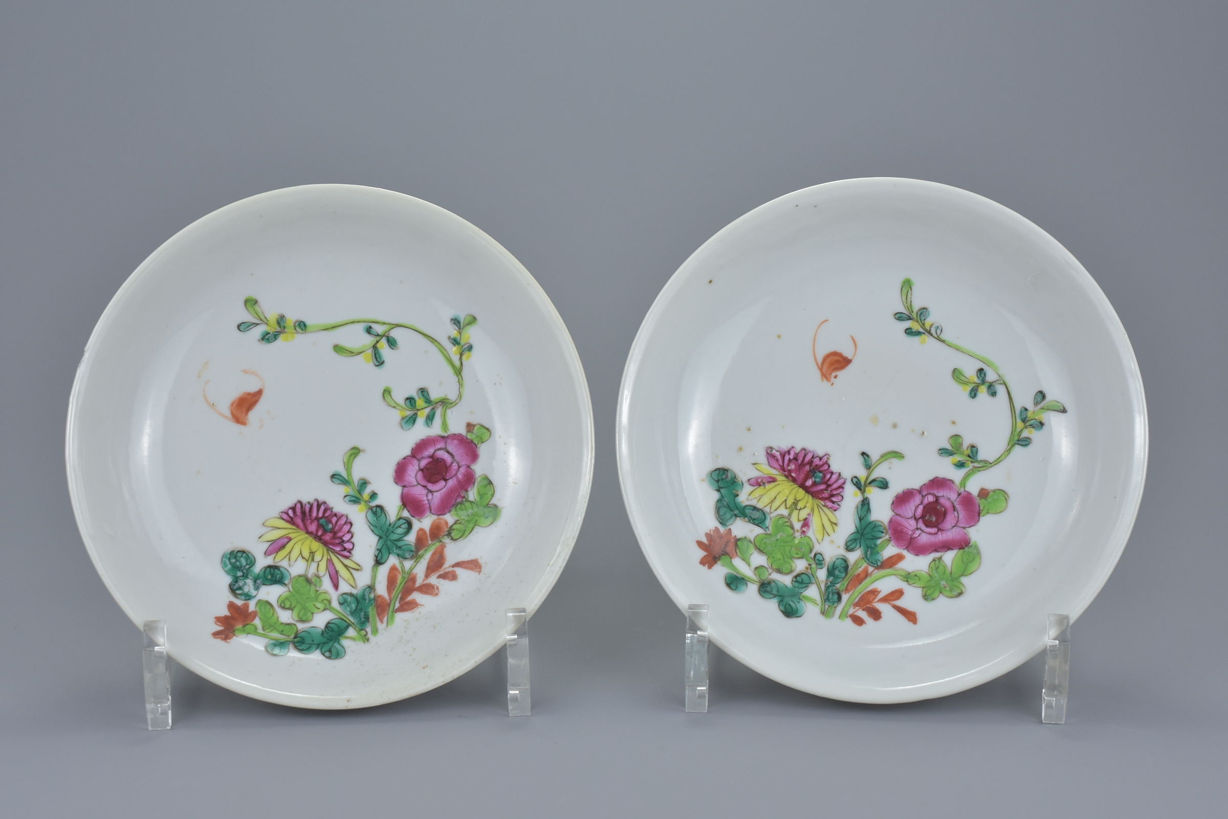 A pair of Chinese 18/19th Famille rose porcelain dishes with floral decoration. 15.5cm diam. (2)