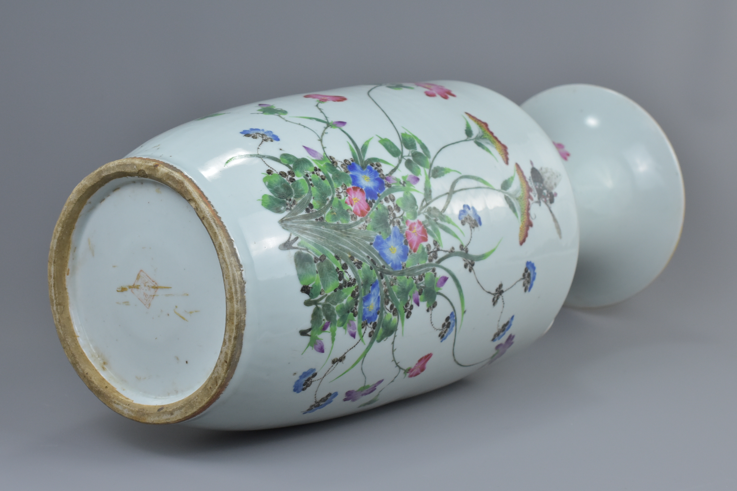 A large Chinese 19th century Famille rose porcelain vase decorated with butterfly amongst flowers an - Image 5 of 6