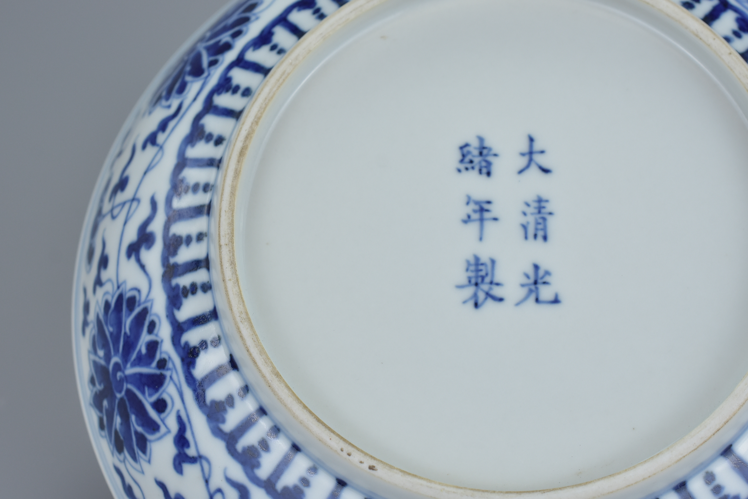 A Chinese late 19th century blue and white porcelain dish with floral lotus, chrysanthemum and peony - Image 5 of 6