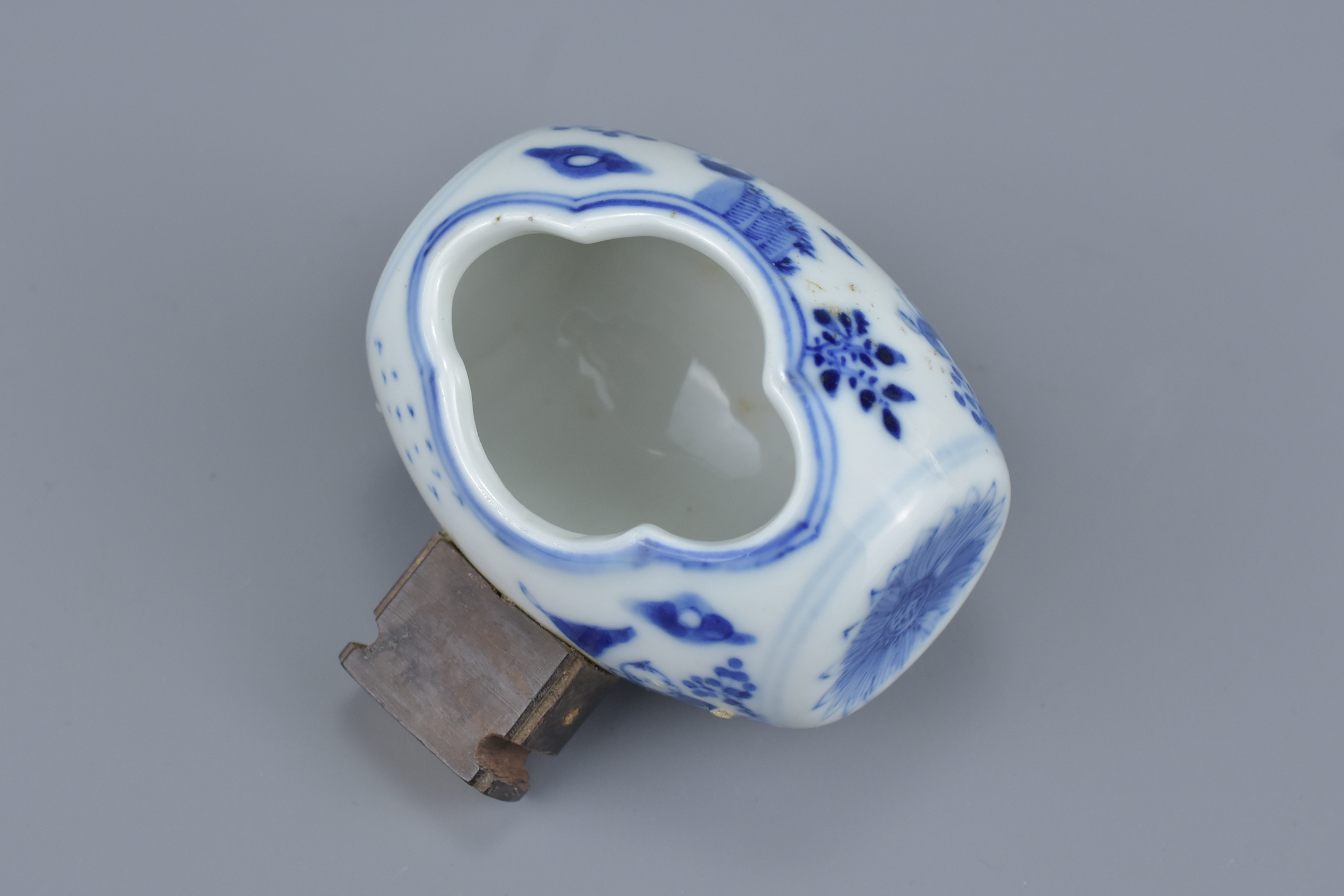 Two Chinese 19th Century blue and white porcelain bird feeders - Image 8 of 8