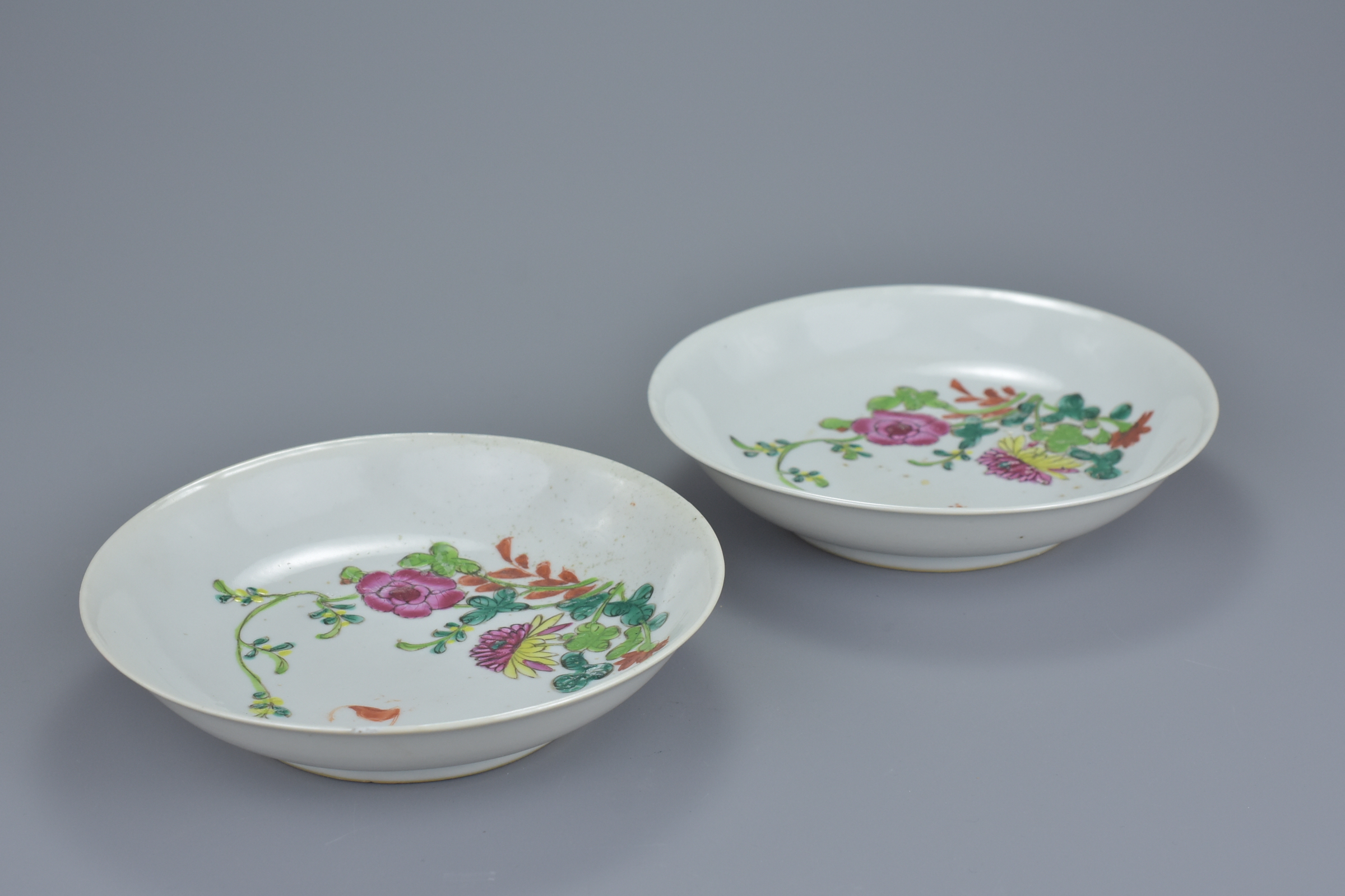 A pair of Chinese 18/19th Famille rose porcelain dishes with floral decoration. 15.5cm diam. (2) - Image 5 of 5