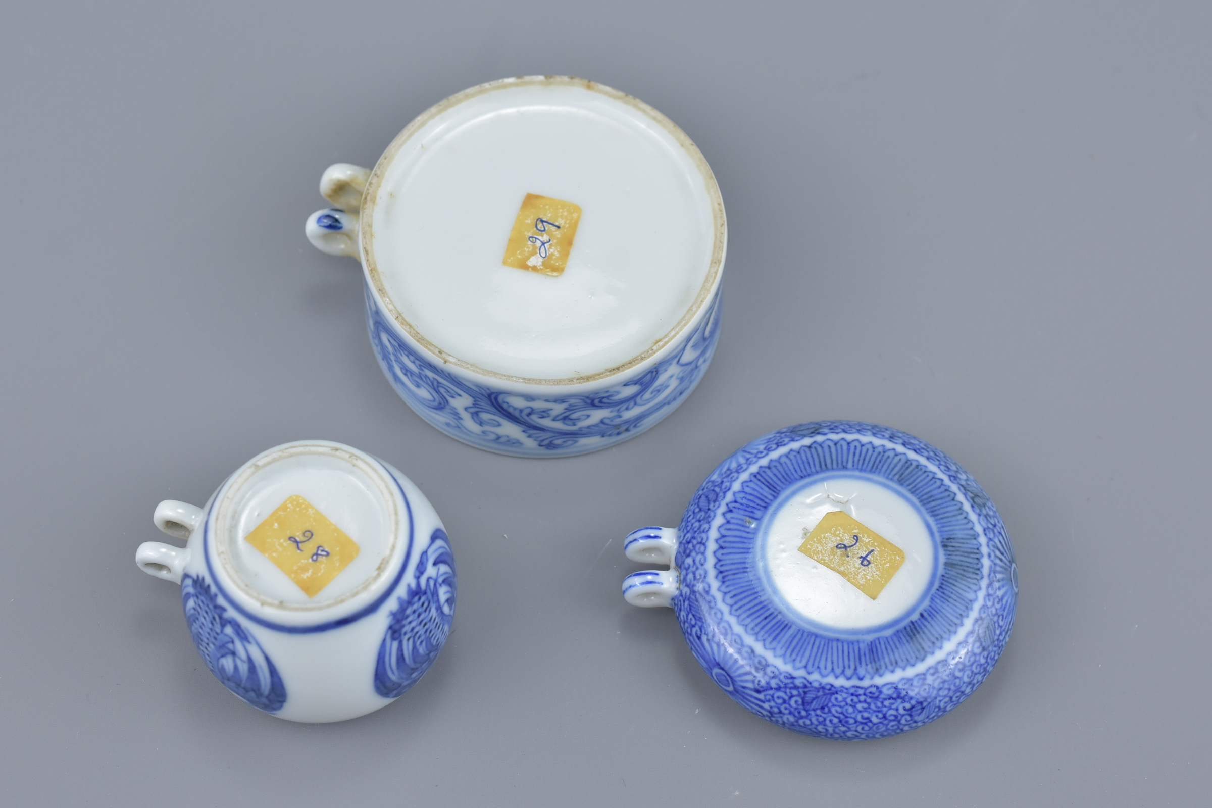 Three Chinese 19th Century blue and white porcelain bird feeders - Image 4 of 17