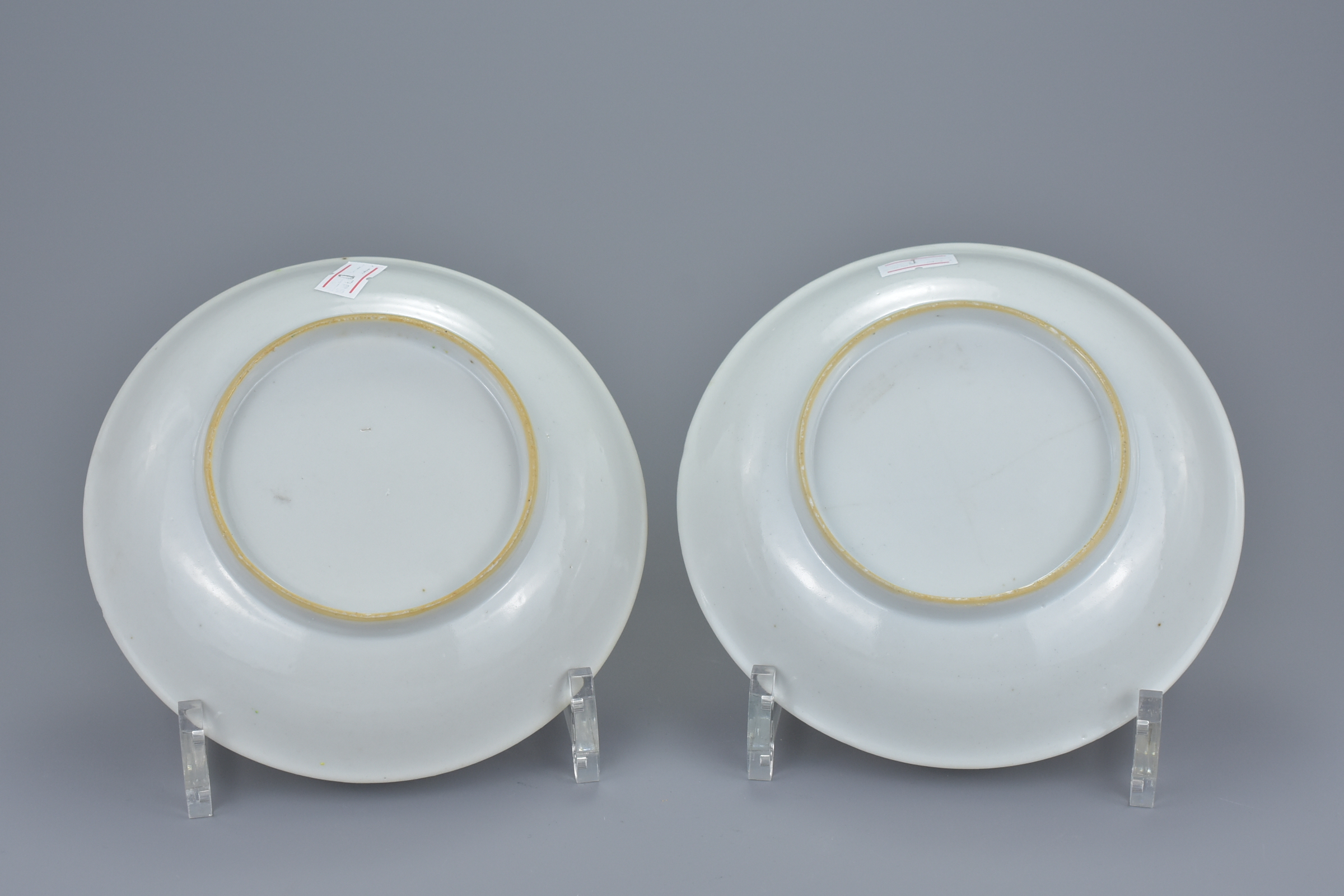 A pair of Chinese 18/19th Famille rose porcelain dishes with floral decoration. 15.5cm diam. (2) - Image 4 of 5