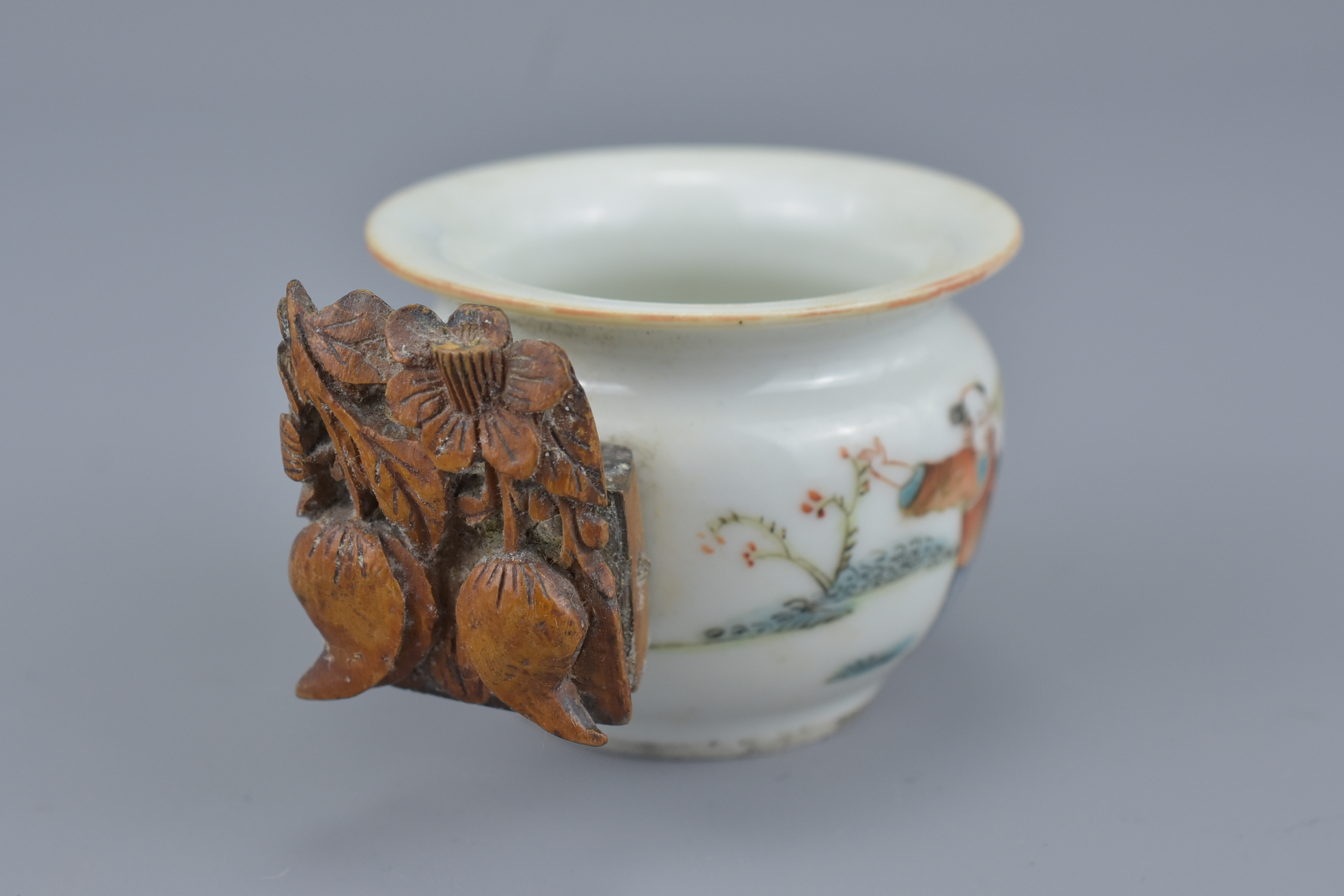 A group of five Chinese 19/20th Century porcelain bird feeders - Image 4 of 7