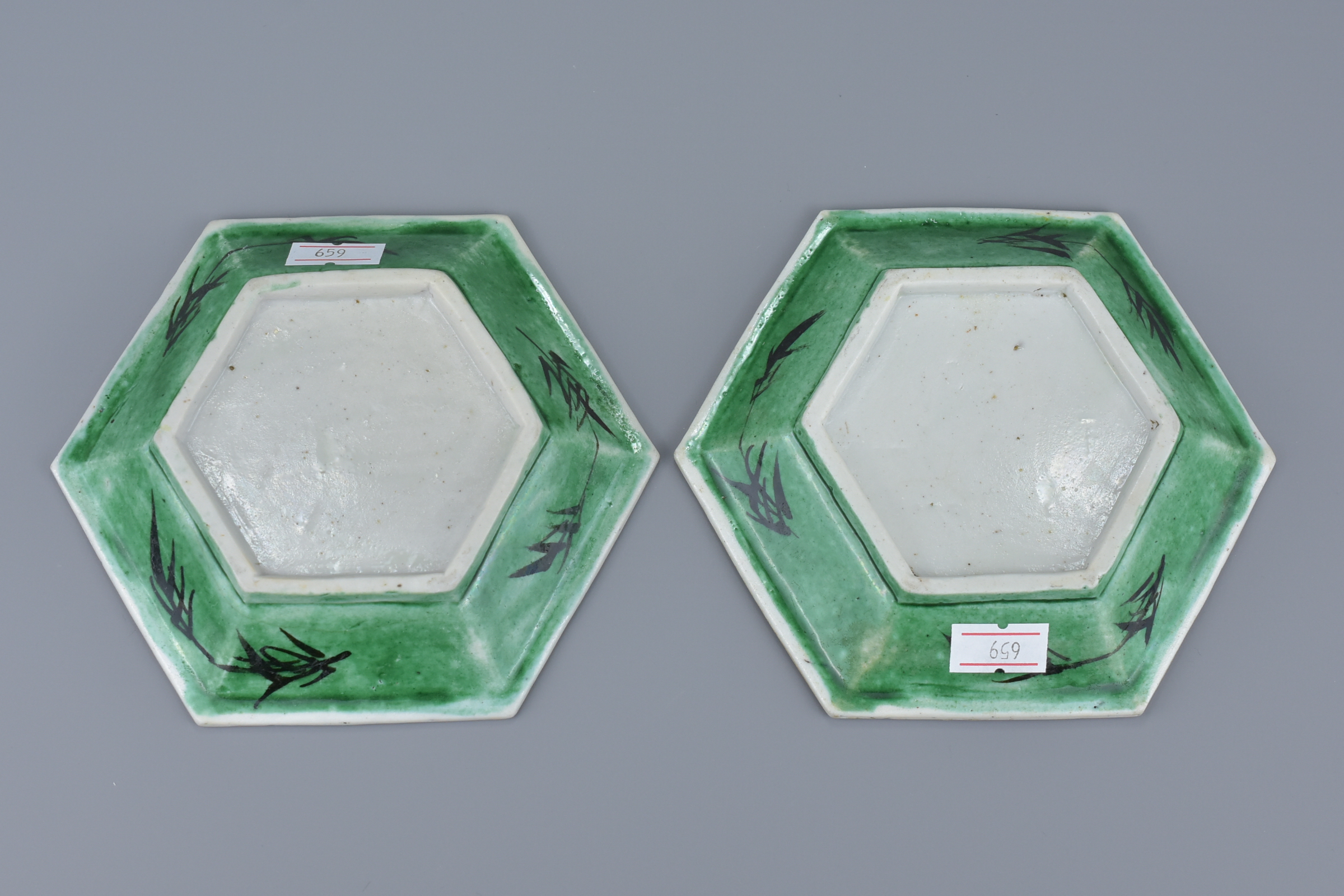 A pair of Chinese 18th century Kangxi period (1662-1722) Famille Verte biscuit porcelain hexagonal d - Image 3 of 4