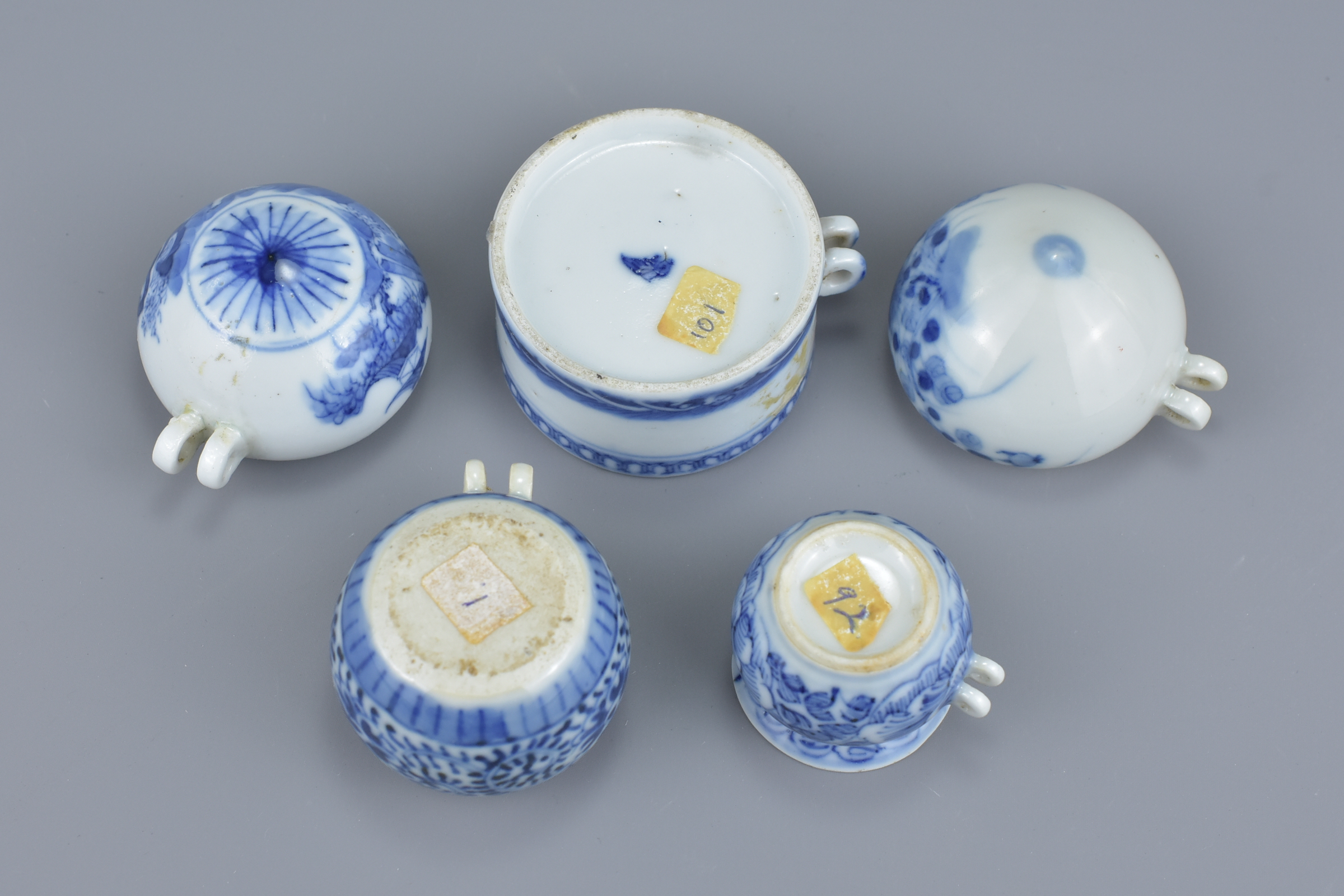 A group of five Chinese 19th Century blue and white porcelain bird feeders - Image 3 of 4