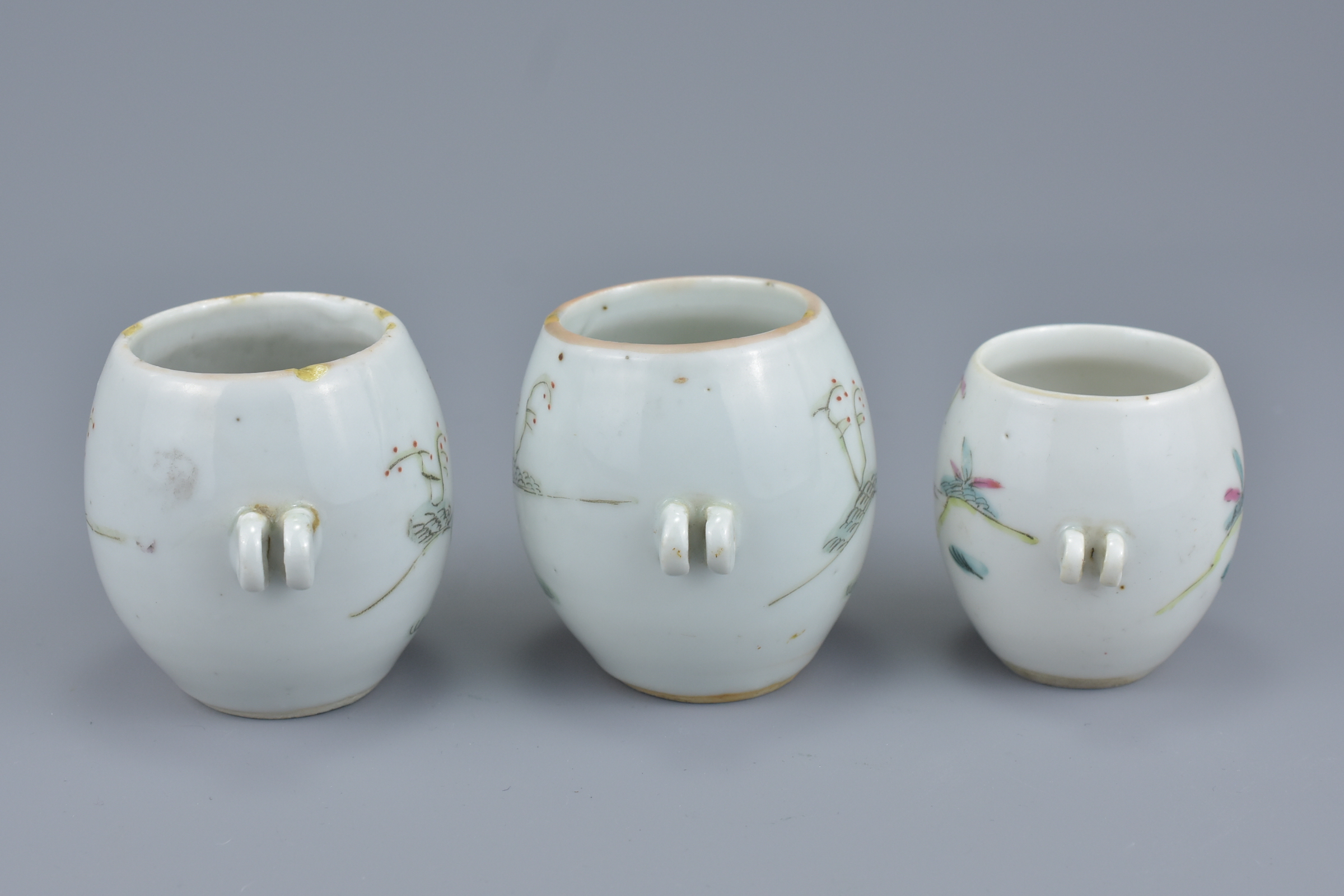 A group of five Chinese 19/20th Century porcelain bird feeders - Image 6 of 7