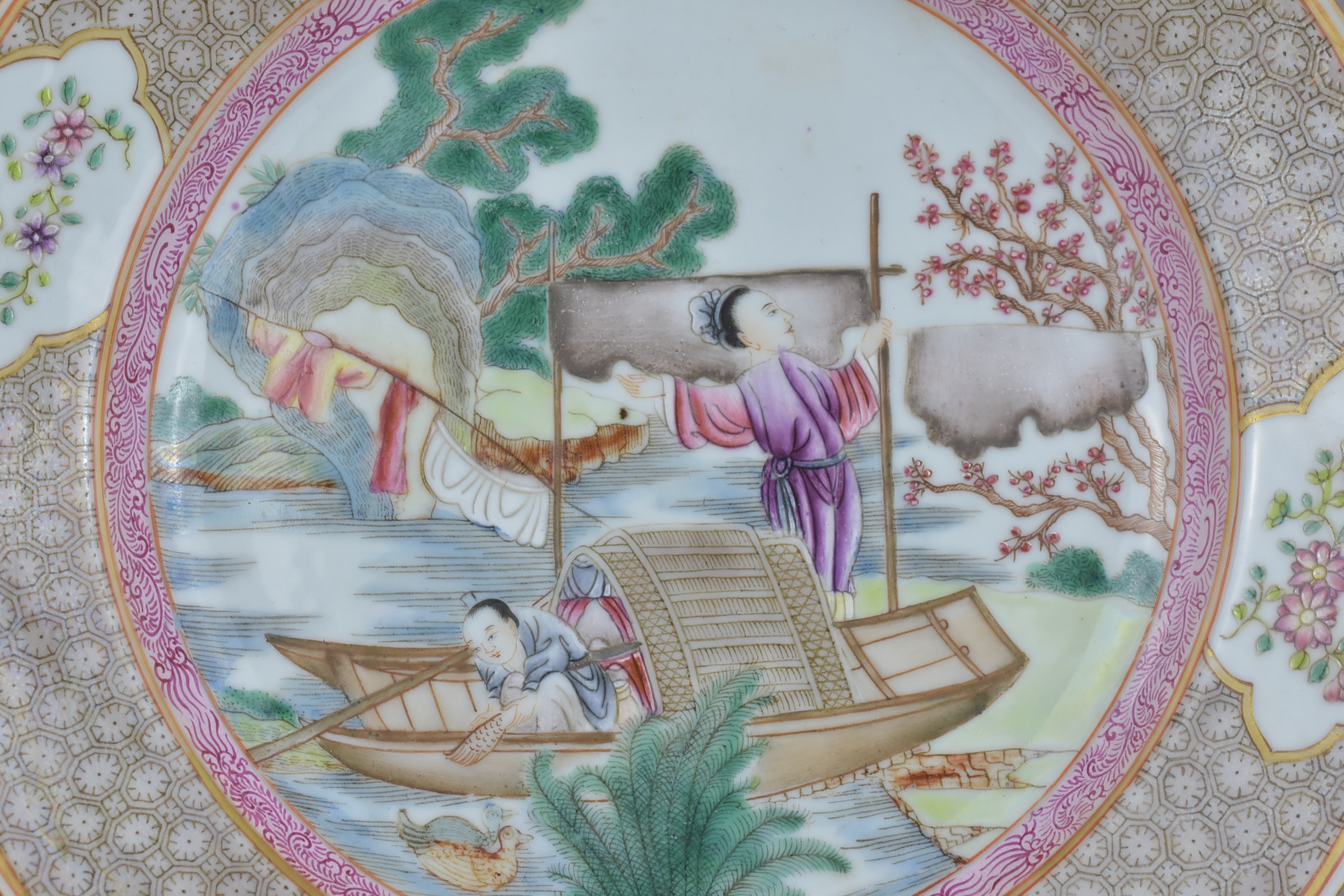 An 18th century Chinese Qianlong period Famille rose porcelain dish decorated with figures in a boat - Image 3 of 5