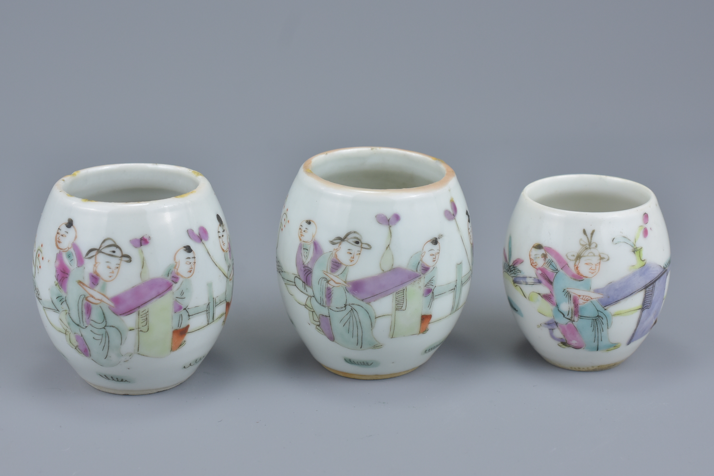 A group of five Chinese 19/20th Century porcelain bird feeders - Image 5 of 7