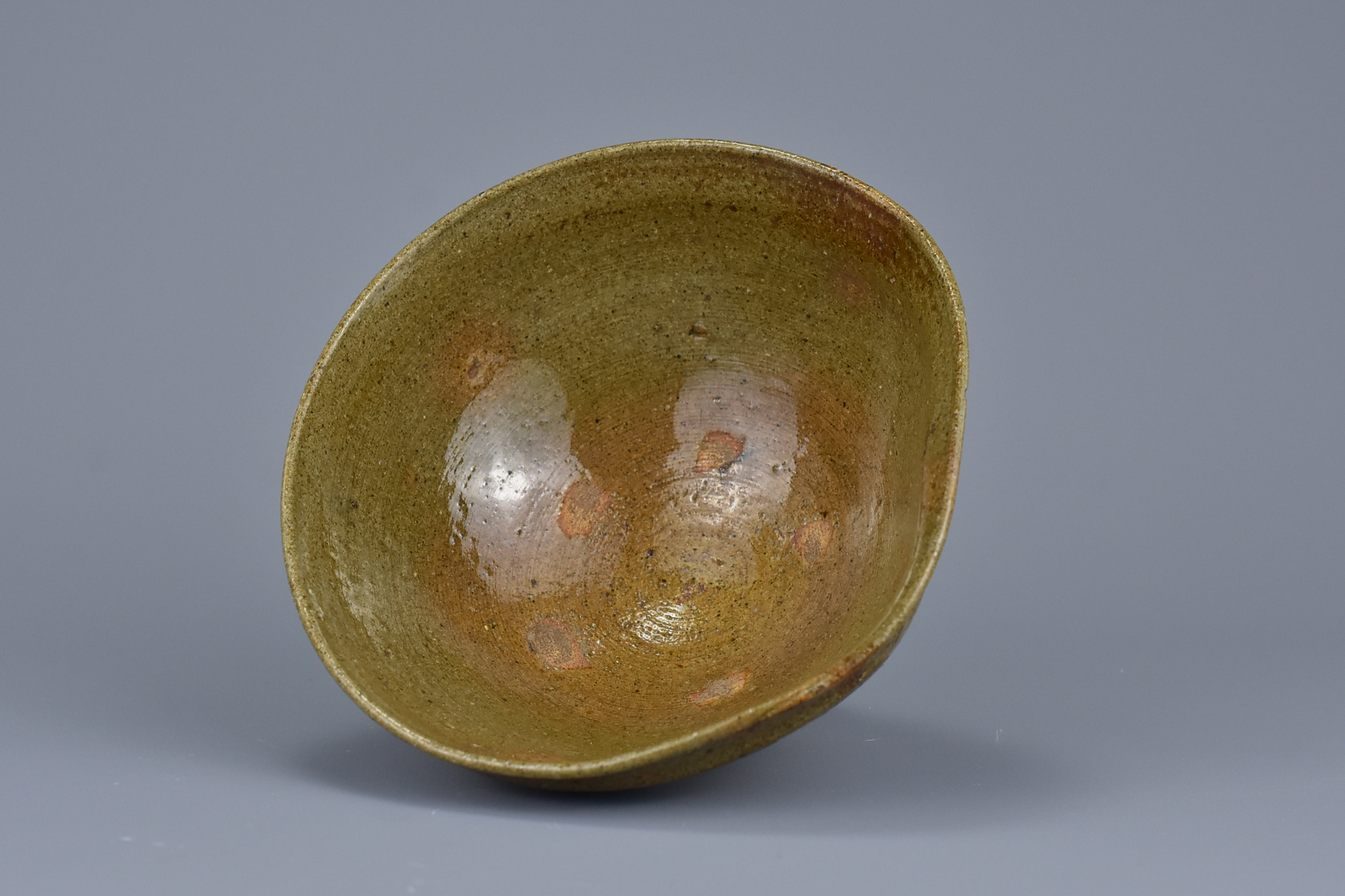 A Japanese or Korean Glazed Stoneware Bowl of Conical Form, 19th Century - Image 7 of 7