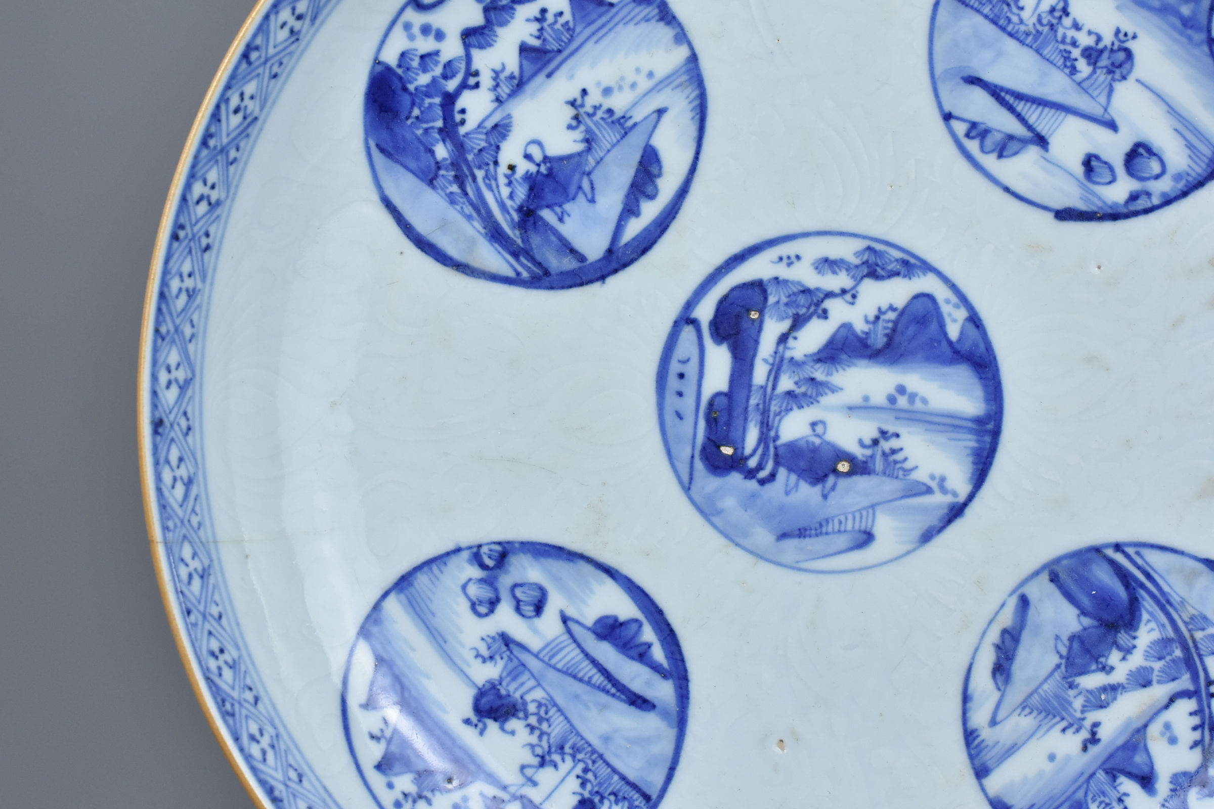 A Large Chinese Kangxi Blue & White Carved Porcelain Dish - Image 4 of 8