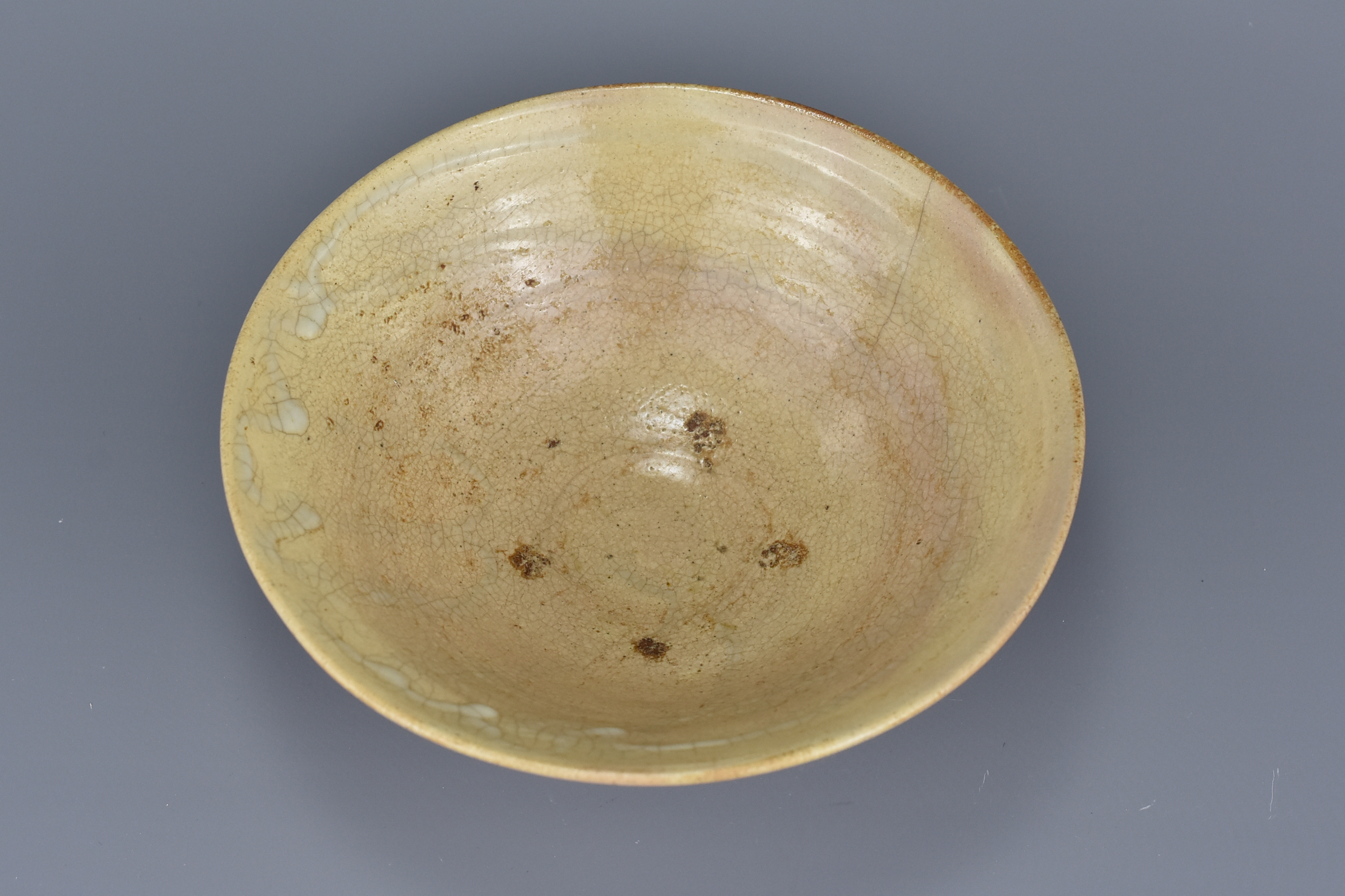 A Japanese or Korean Glazed Stoneware Bowl of Conical Form, 19th Century - Image 8 of 8